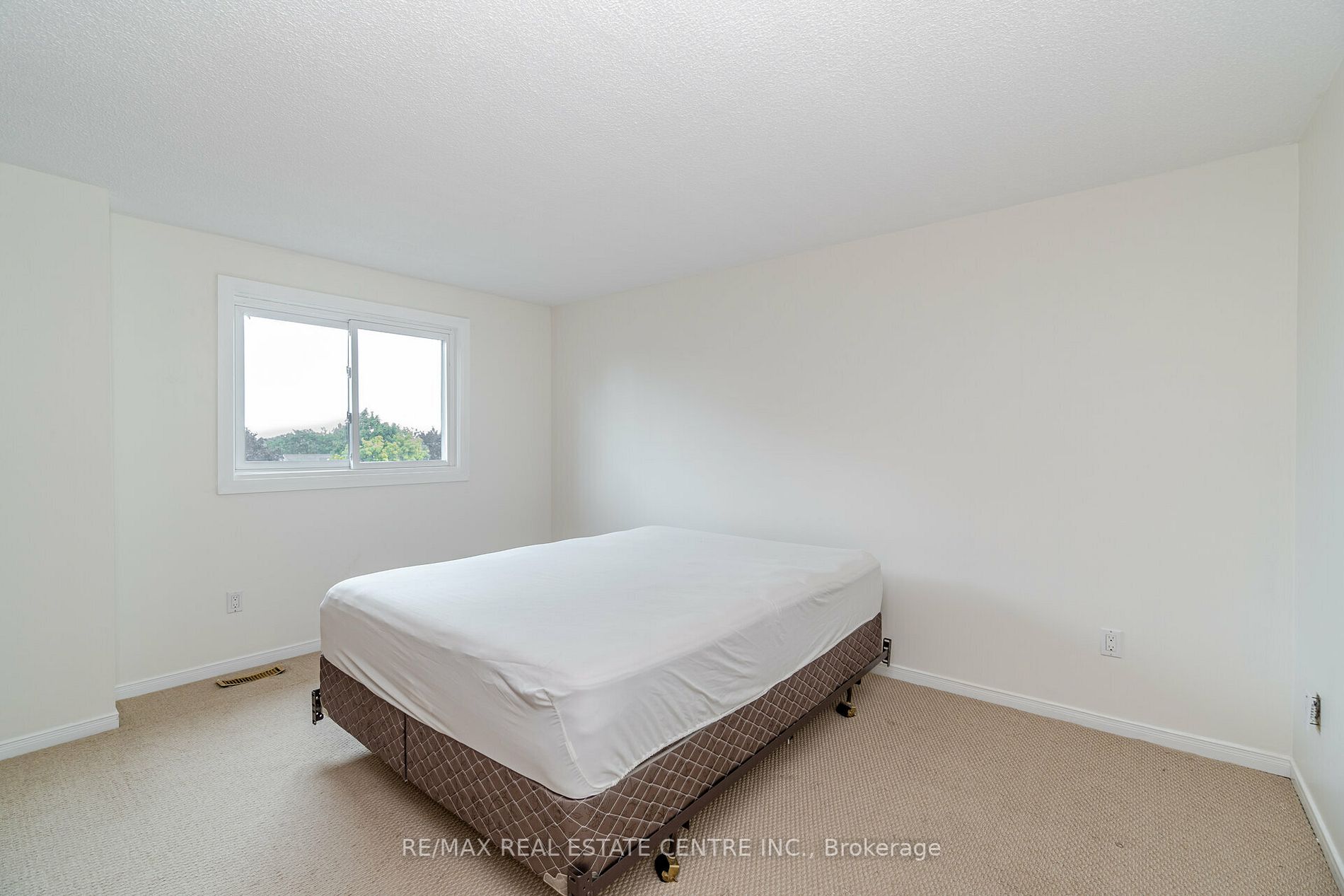35 Fernbank Place