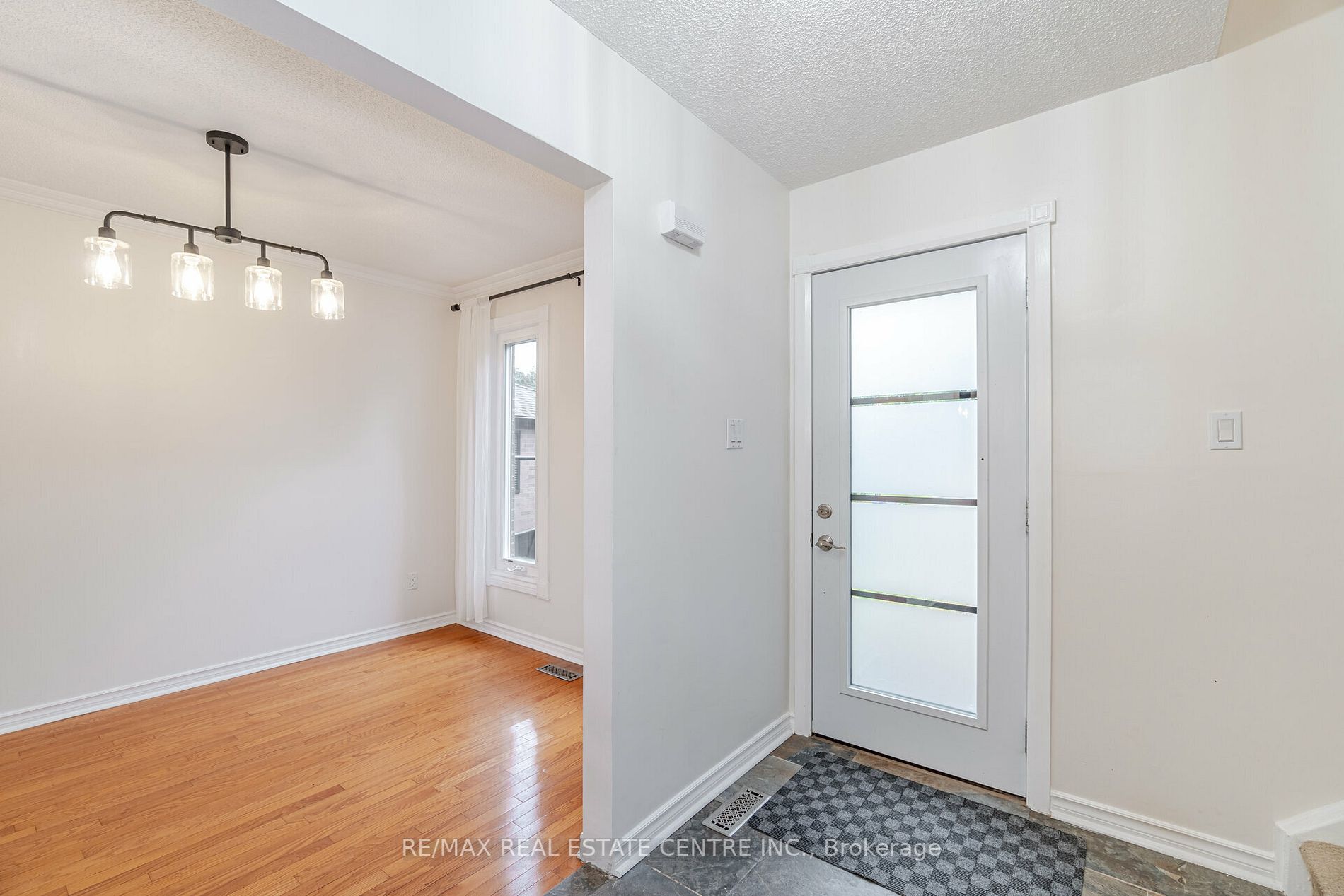 35 Fernbank Pl