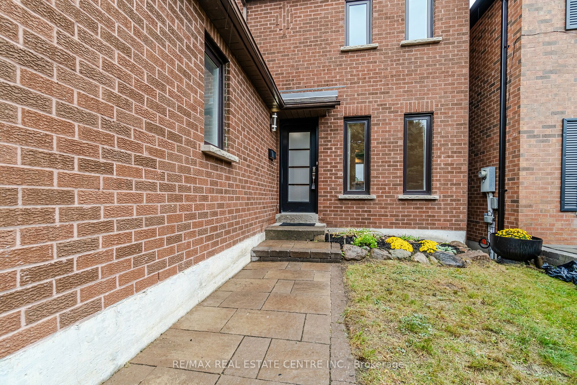 35 Fernbank Pl