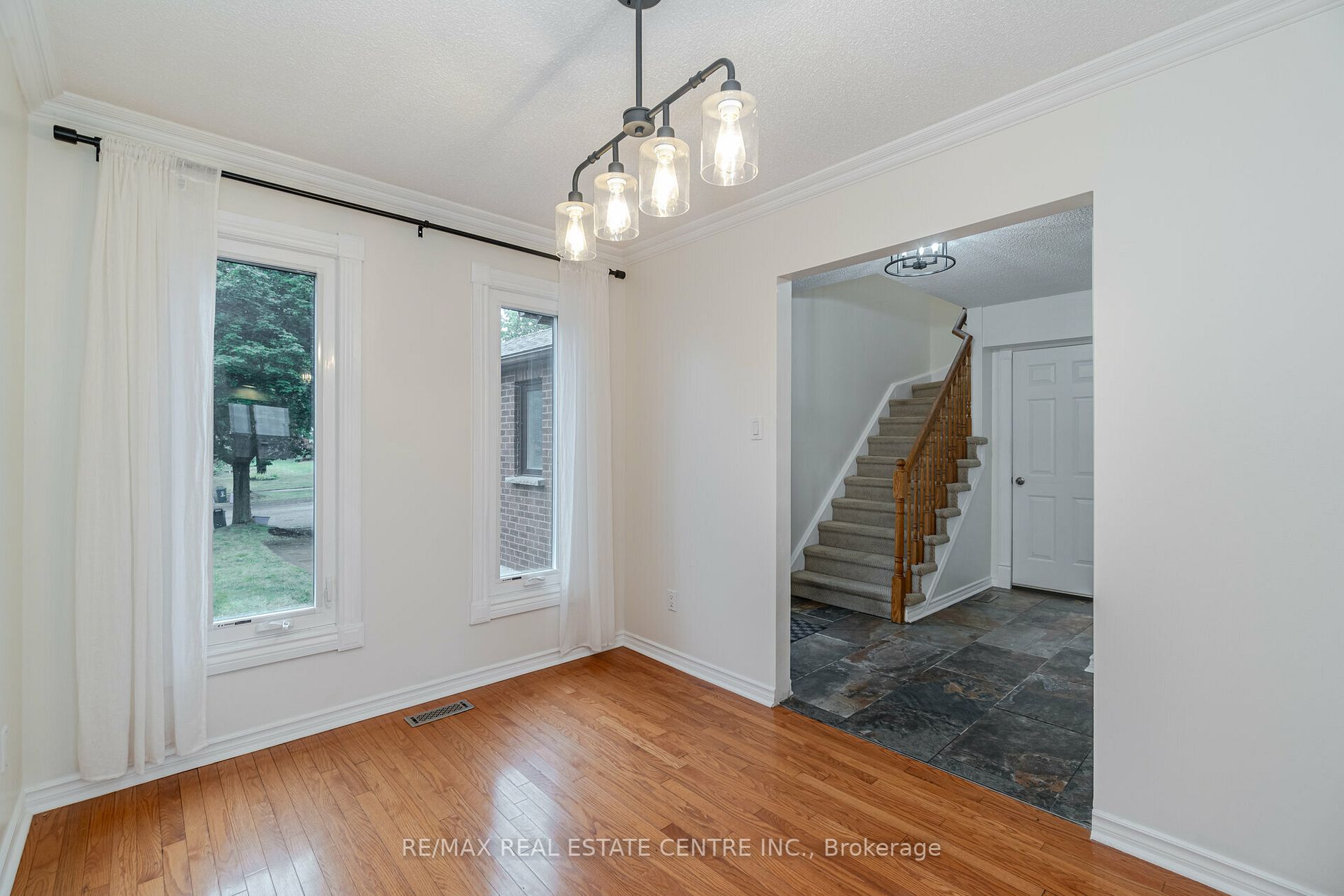 35 Fernbank Place