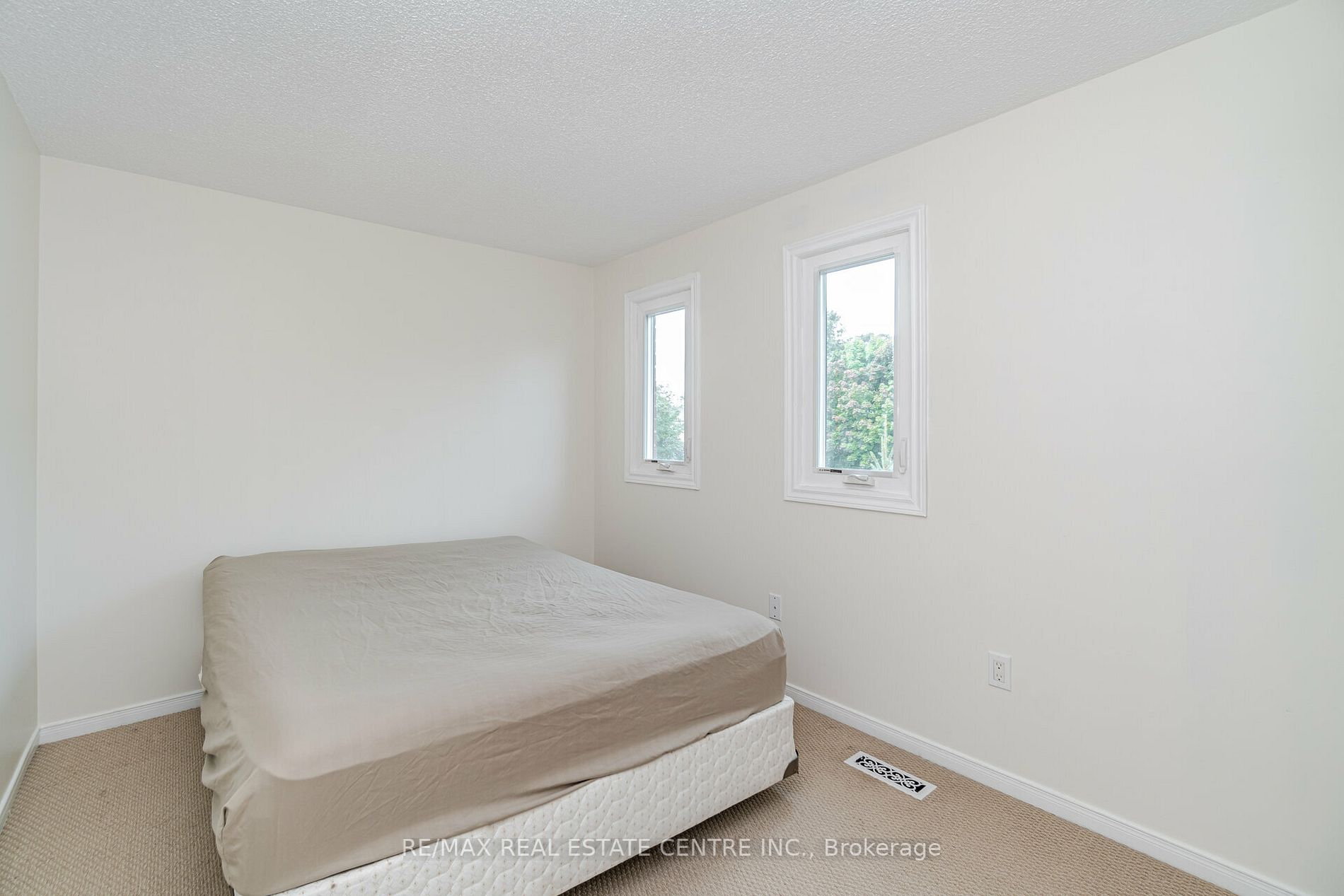 35 Fernbank Place