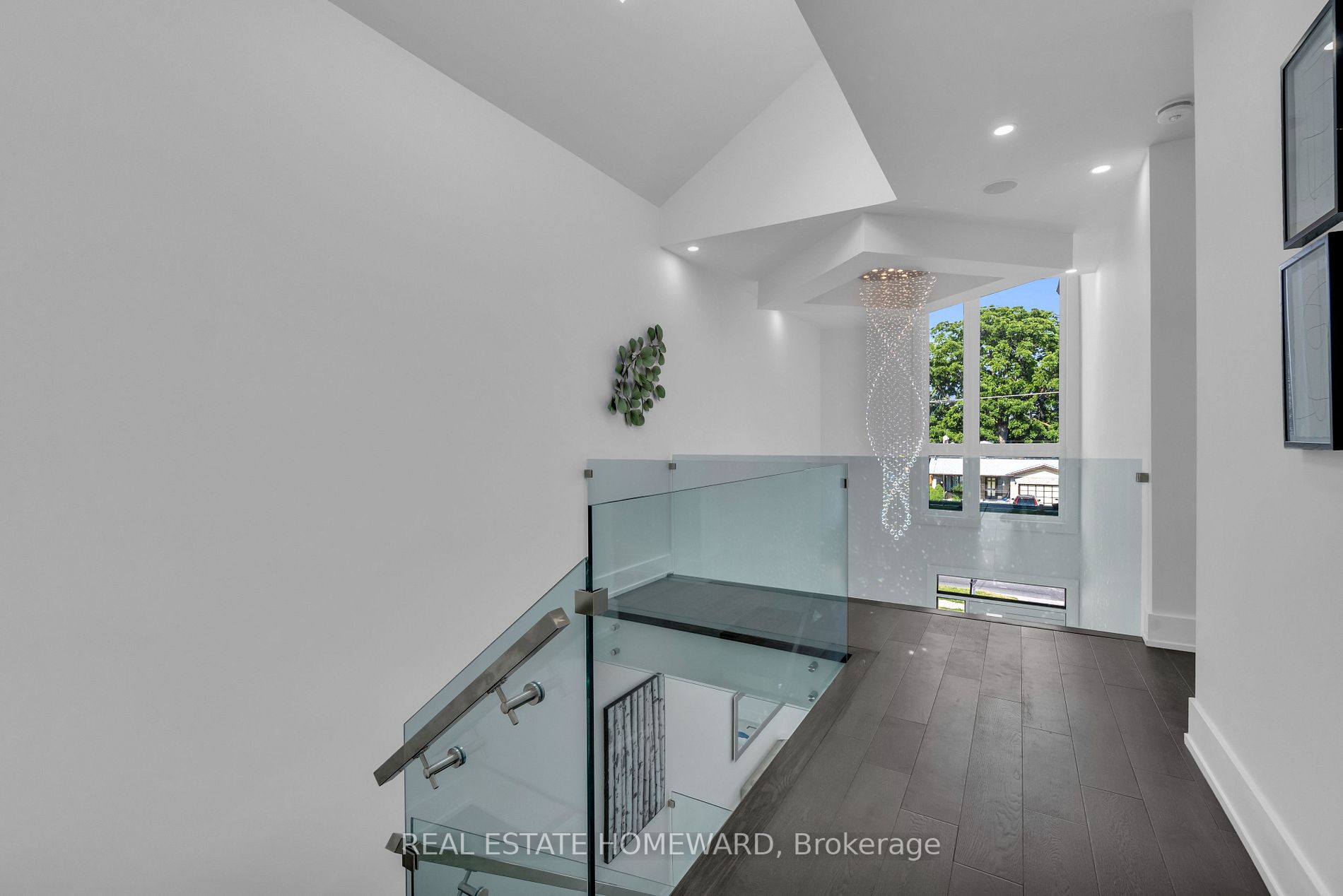 334 Thornton Road N