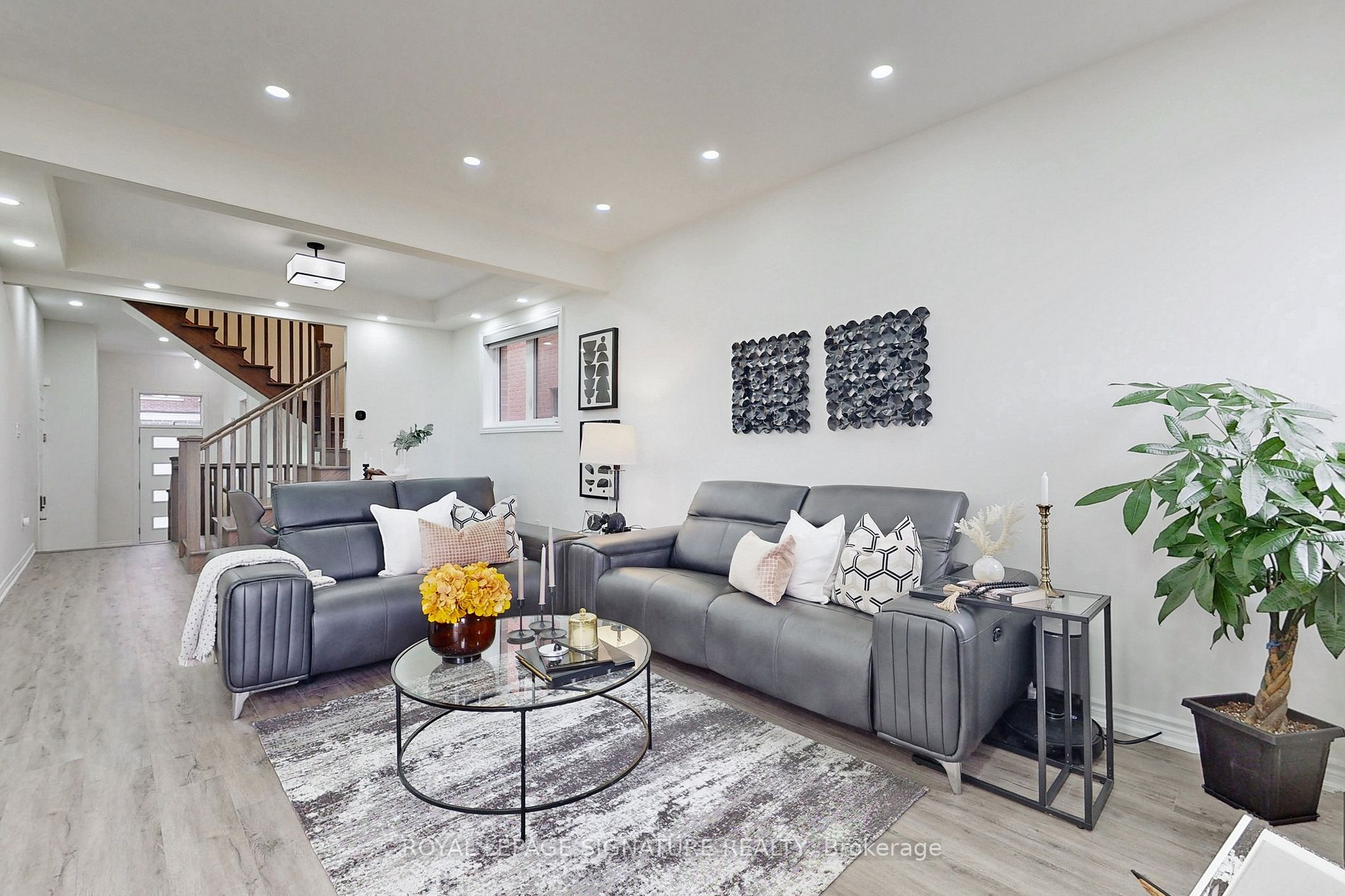 49 Broden Cres