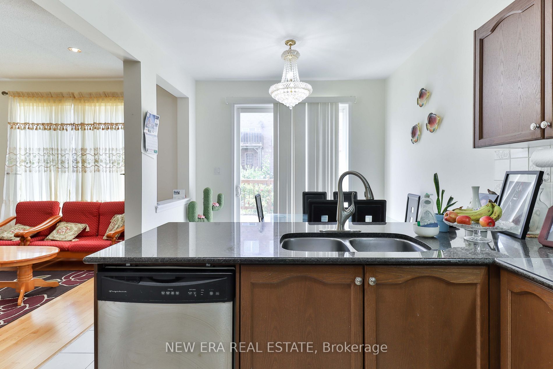 82 Vivian Rd
