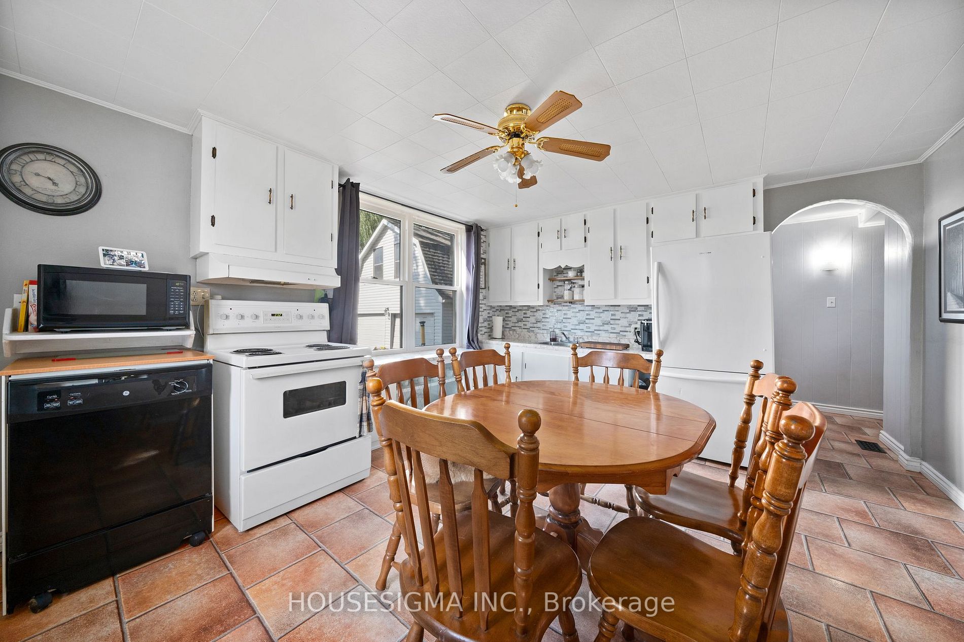 2078 Hwy 2 W