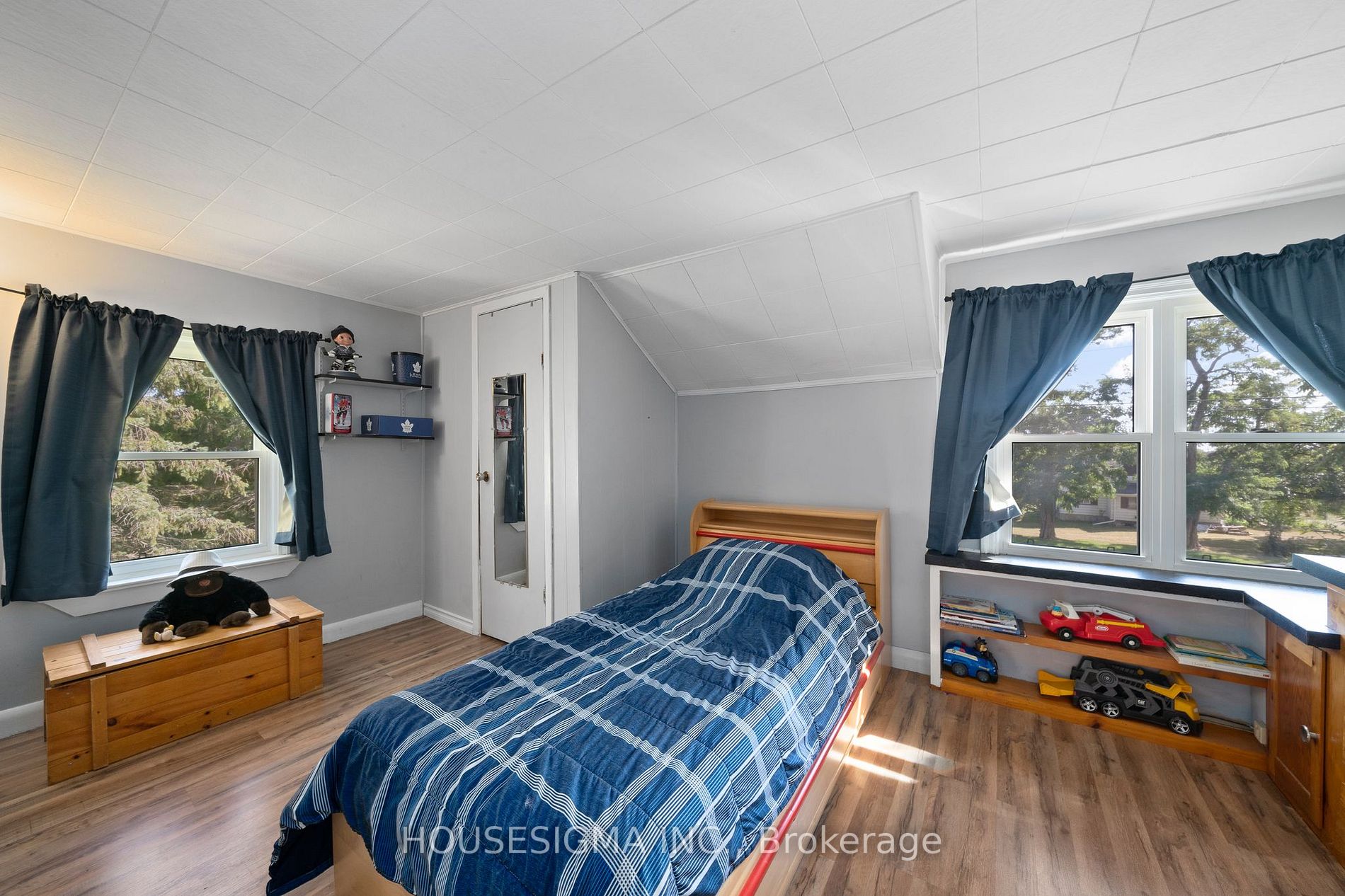 2078 Hwy 2 W