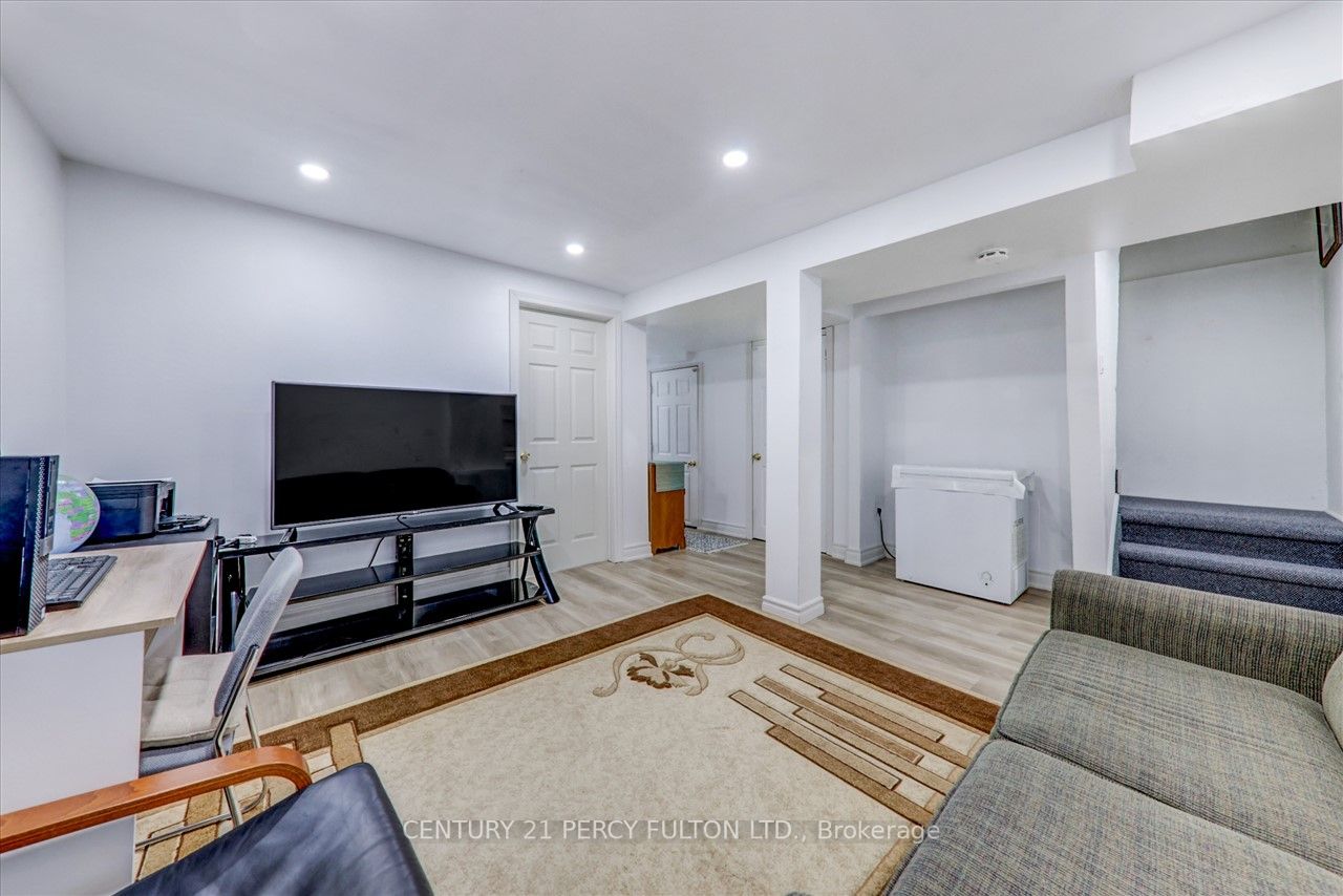 1548 Marshcourt Dr
