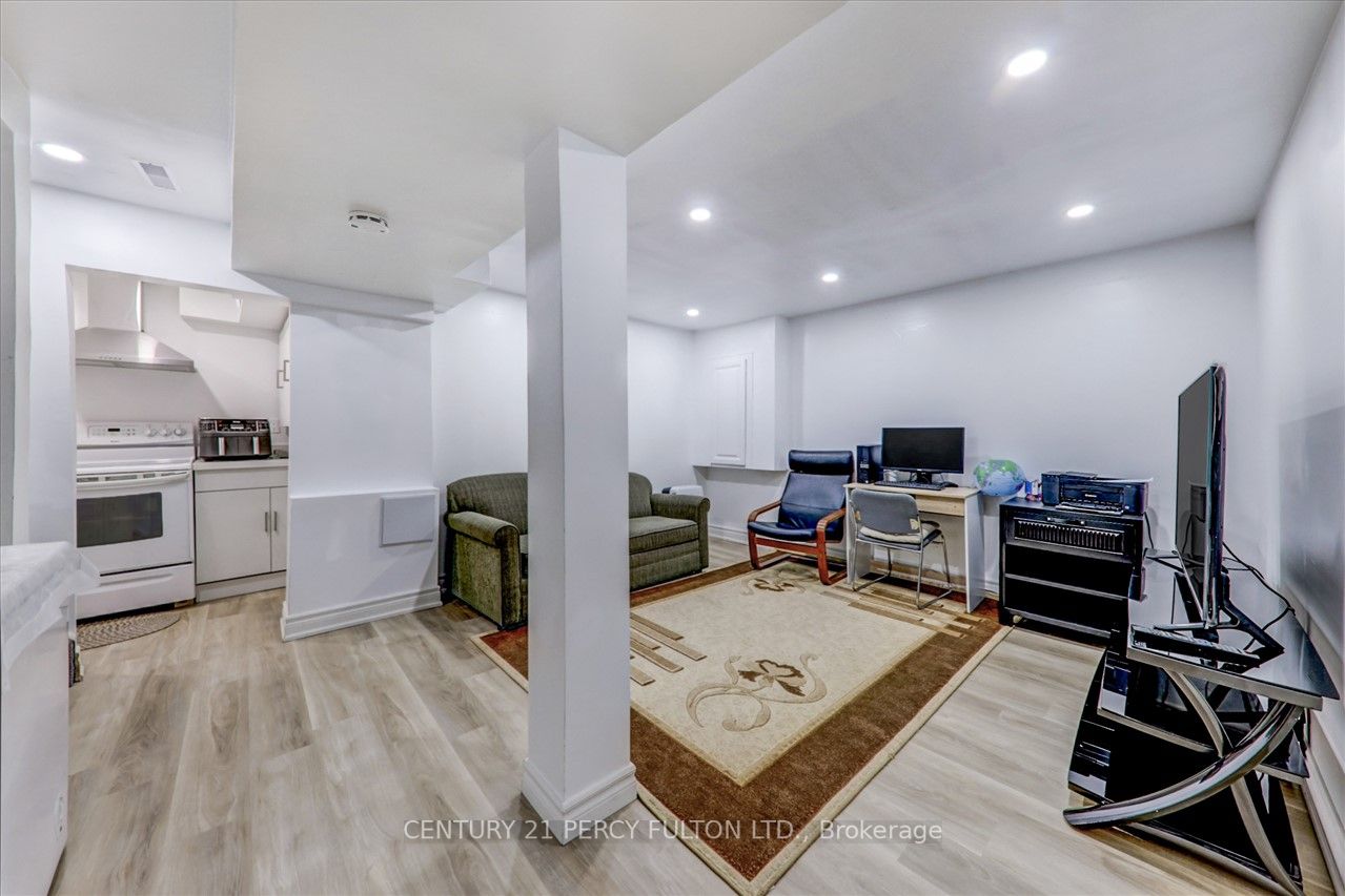 1548 Marshcourt Dr