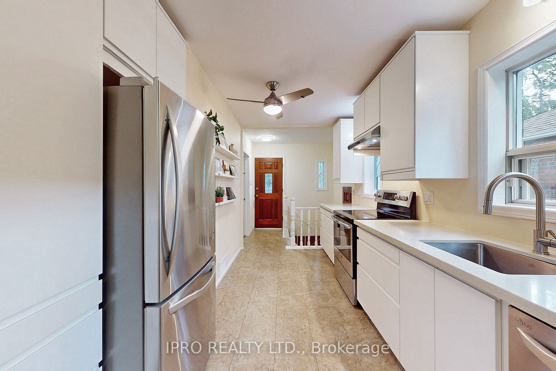 88 Manderley Dr