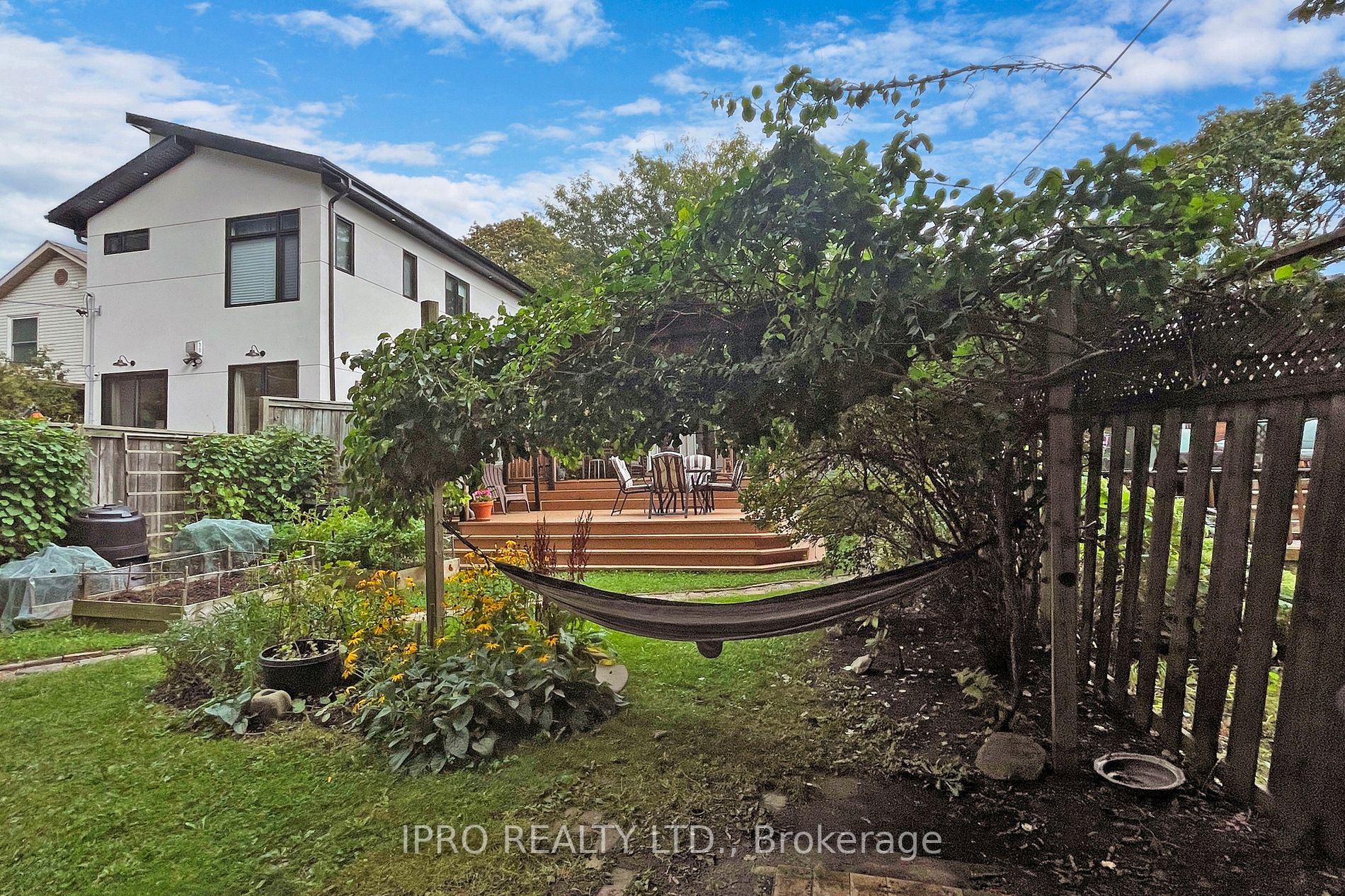 88 Manderley Dr