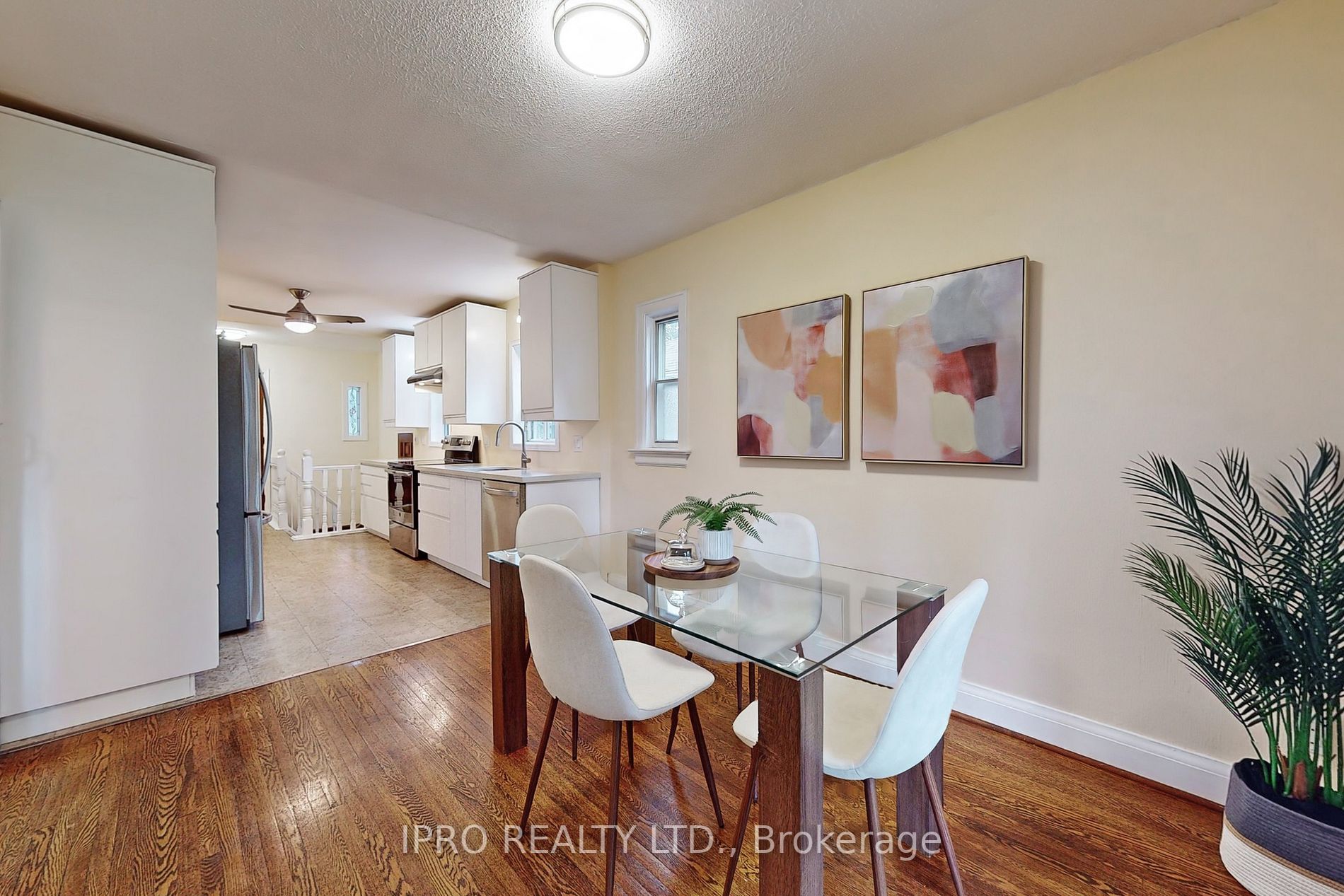 88 Manderley Dr