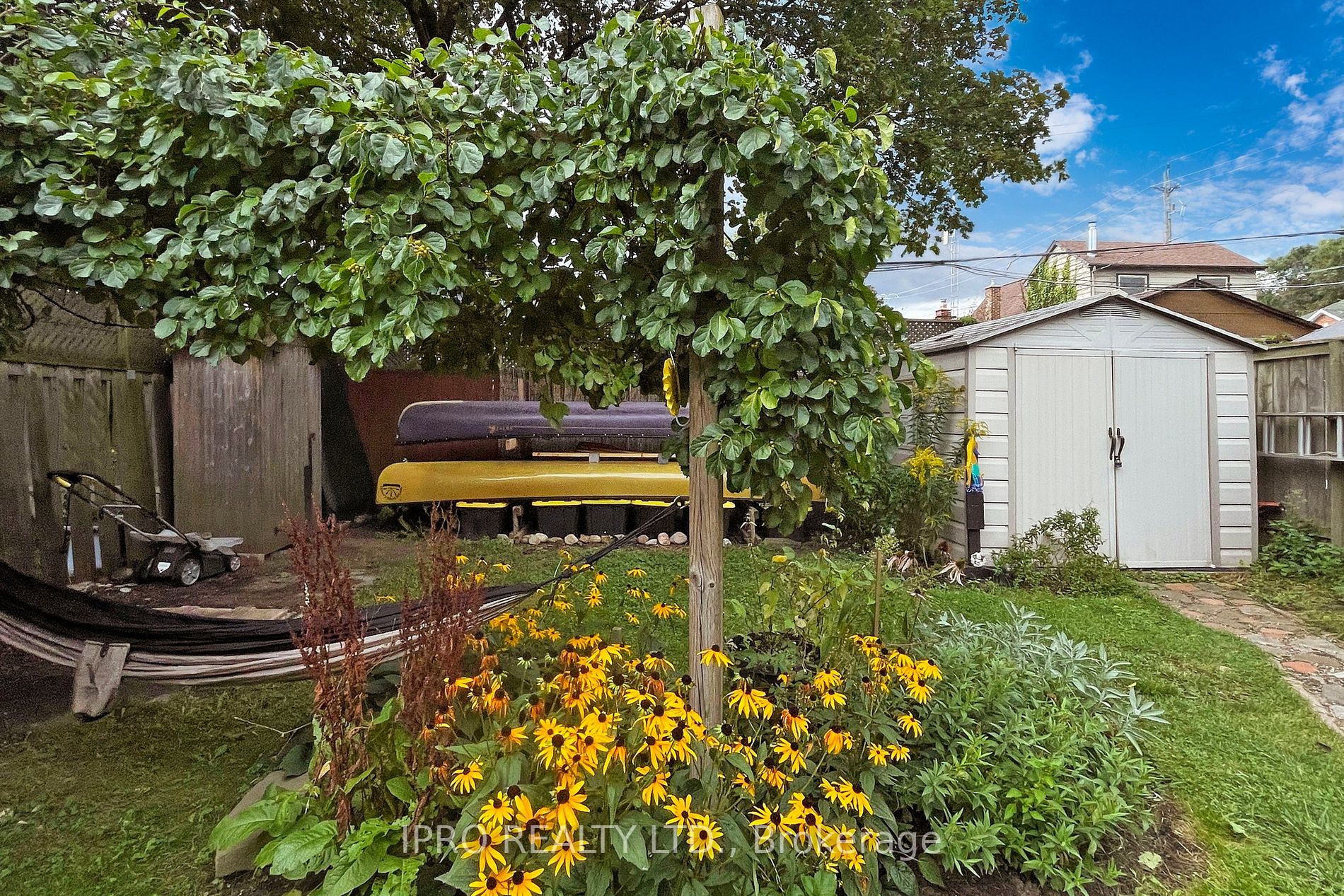 88 Manderley Dr