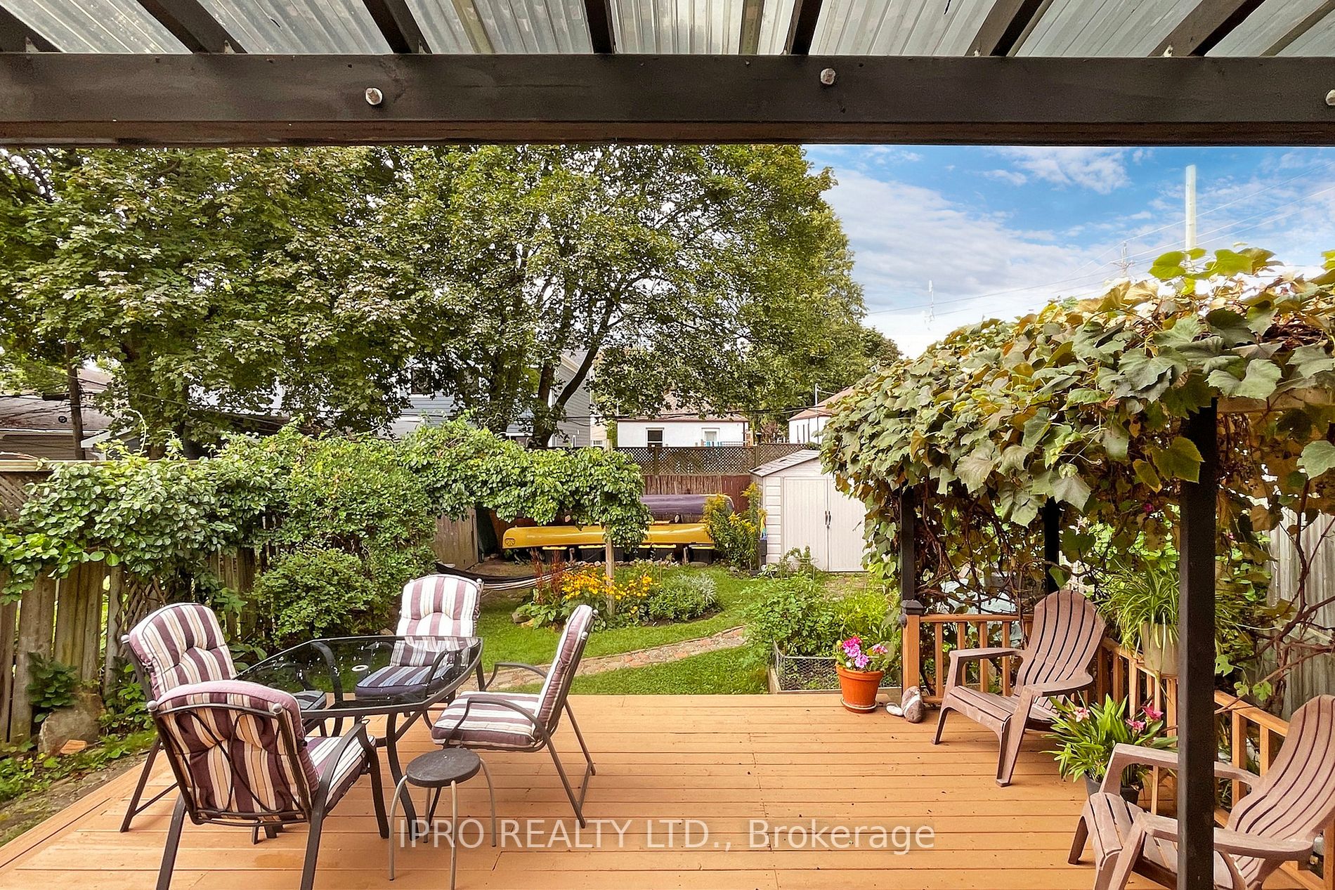 88 Manderley Dr