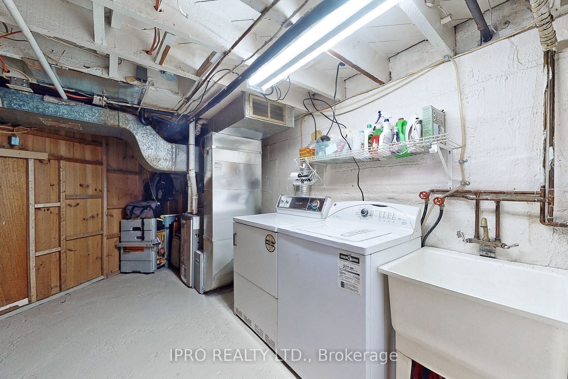 88 Manderley Dr