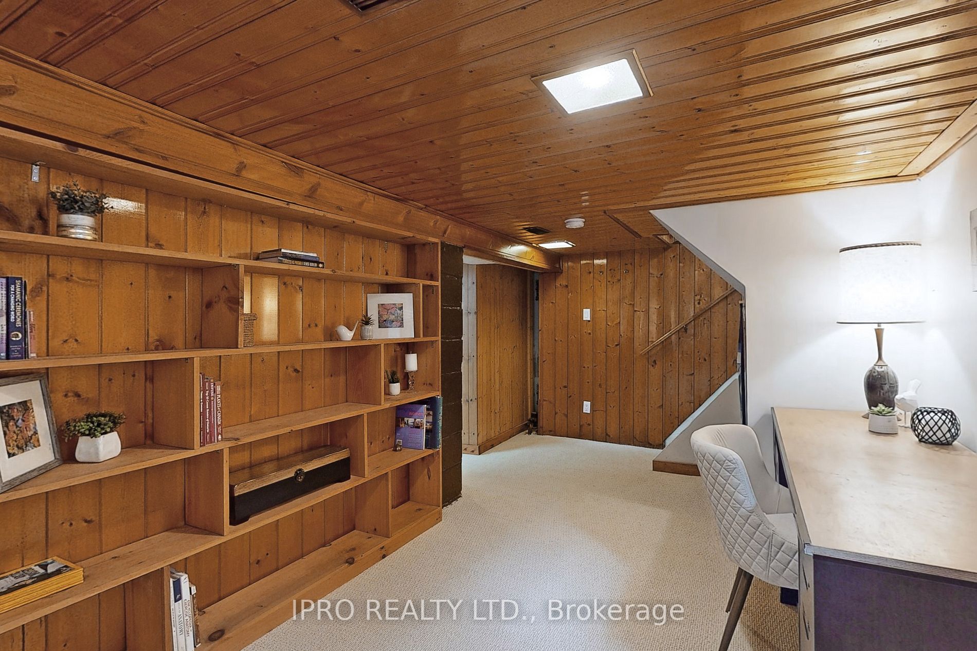 88 Manderley Dr