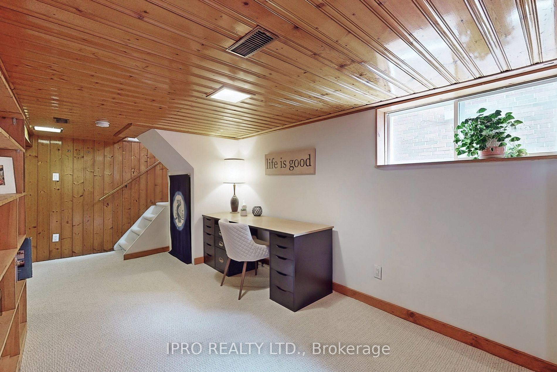 88 Manderley Dr