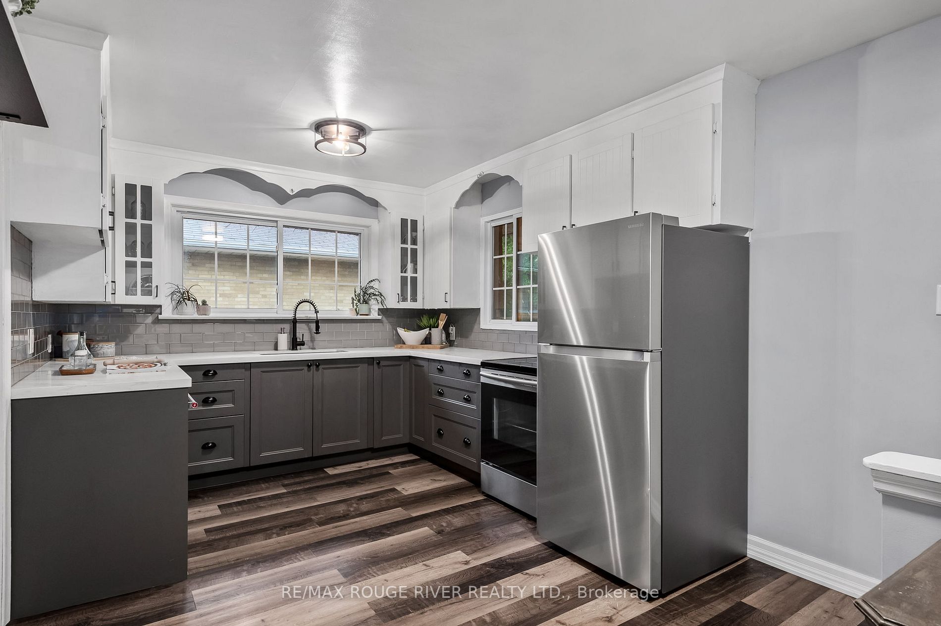 1101 Walnut St W