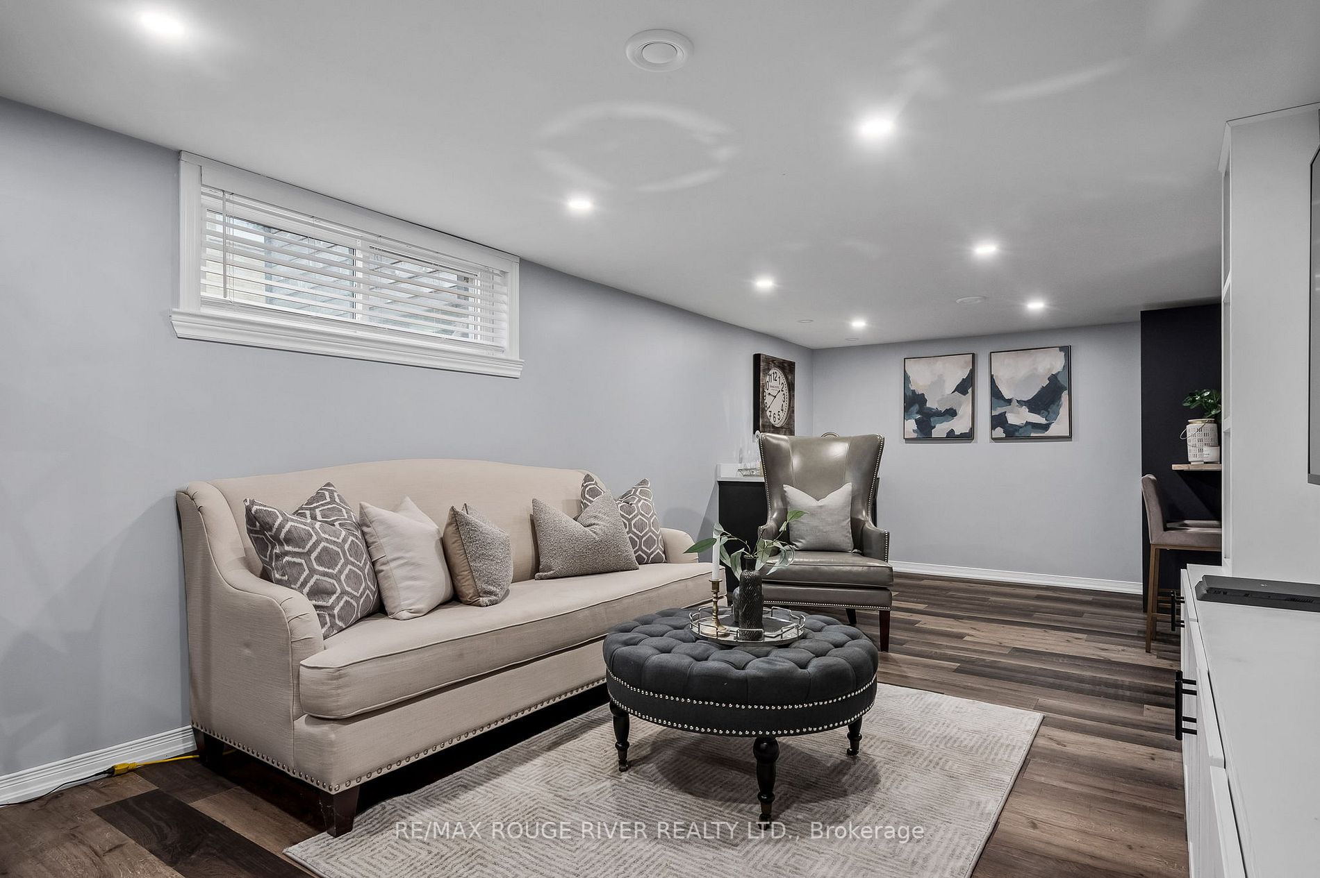 1101 Walnut St W