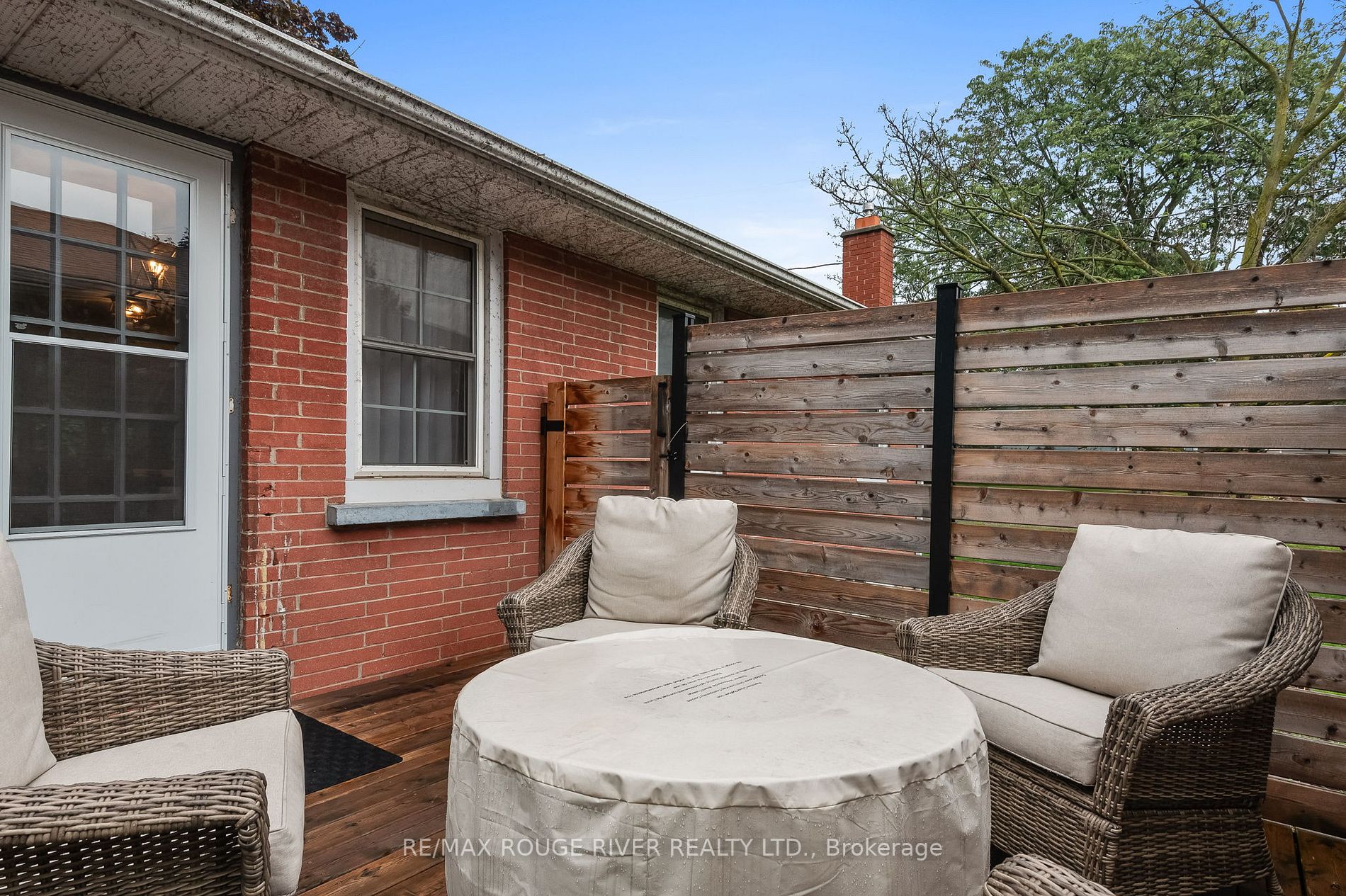 1101 Walnut St W