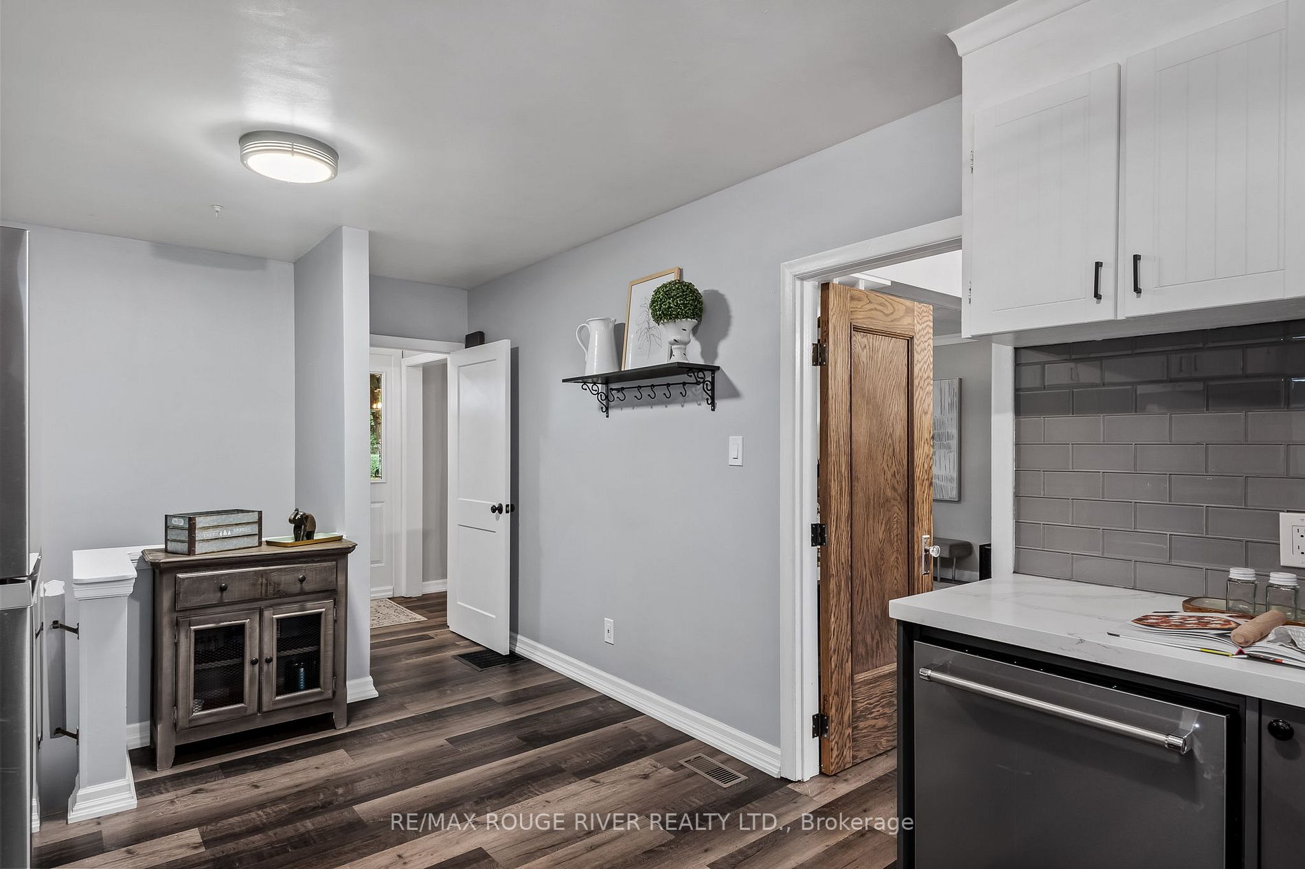 1101 Walnut St W