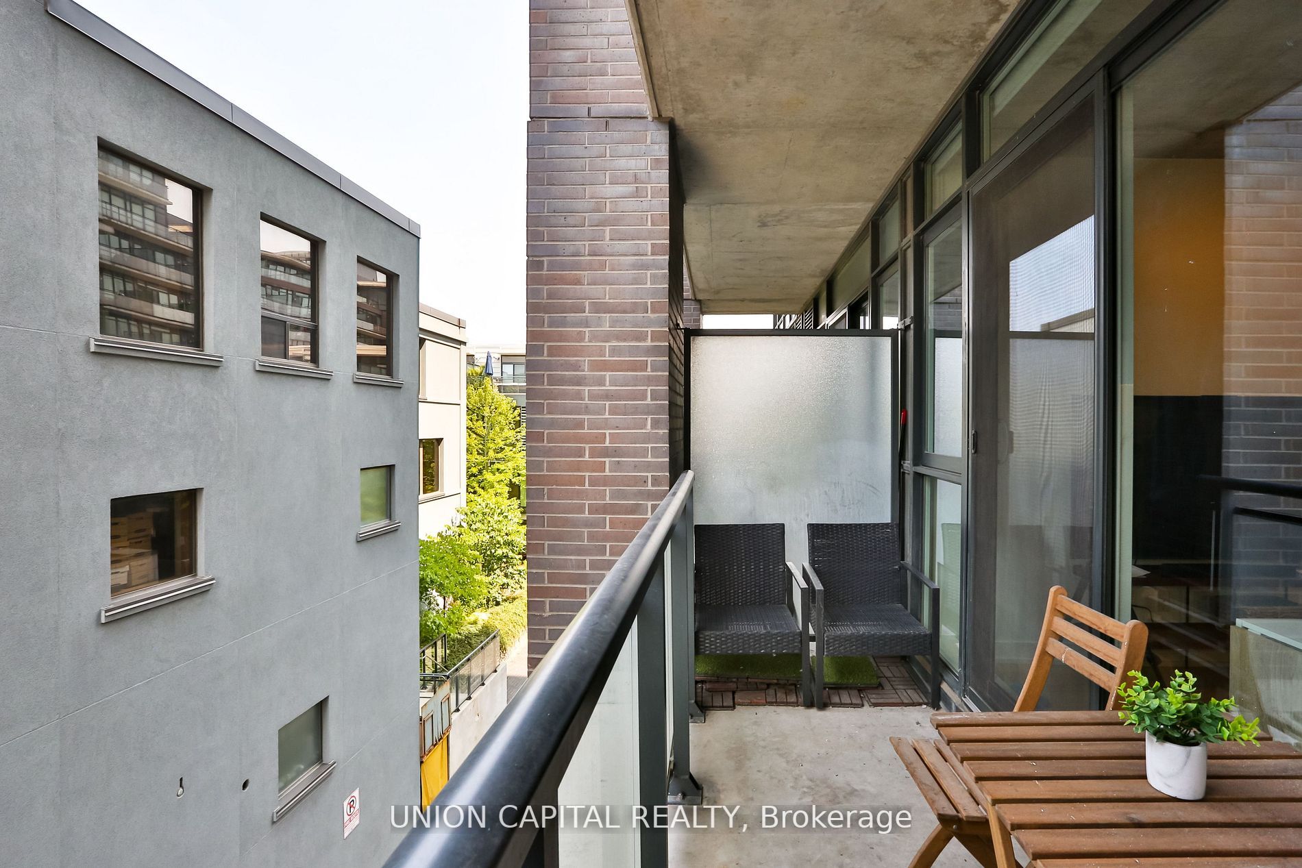 1190 Dundas St E, #324