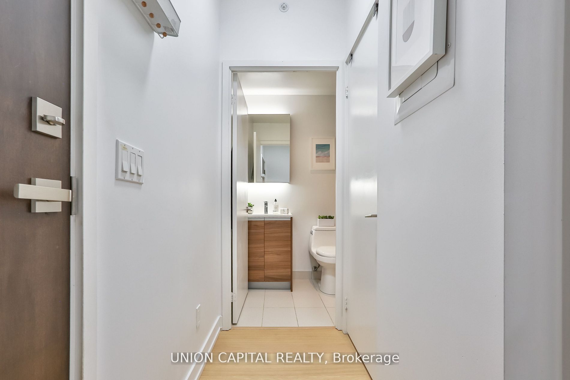 1190 Dundas St E, #324