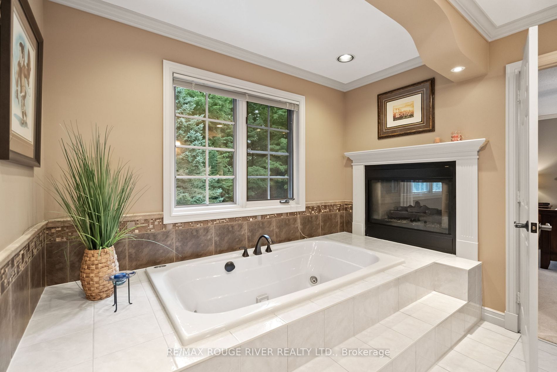 27 Timberlane Crt