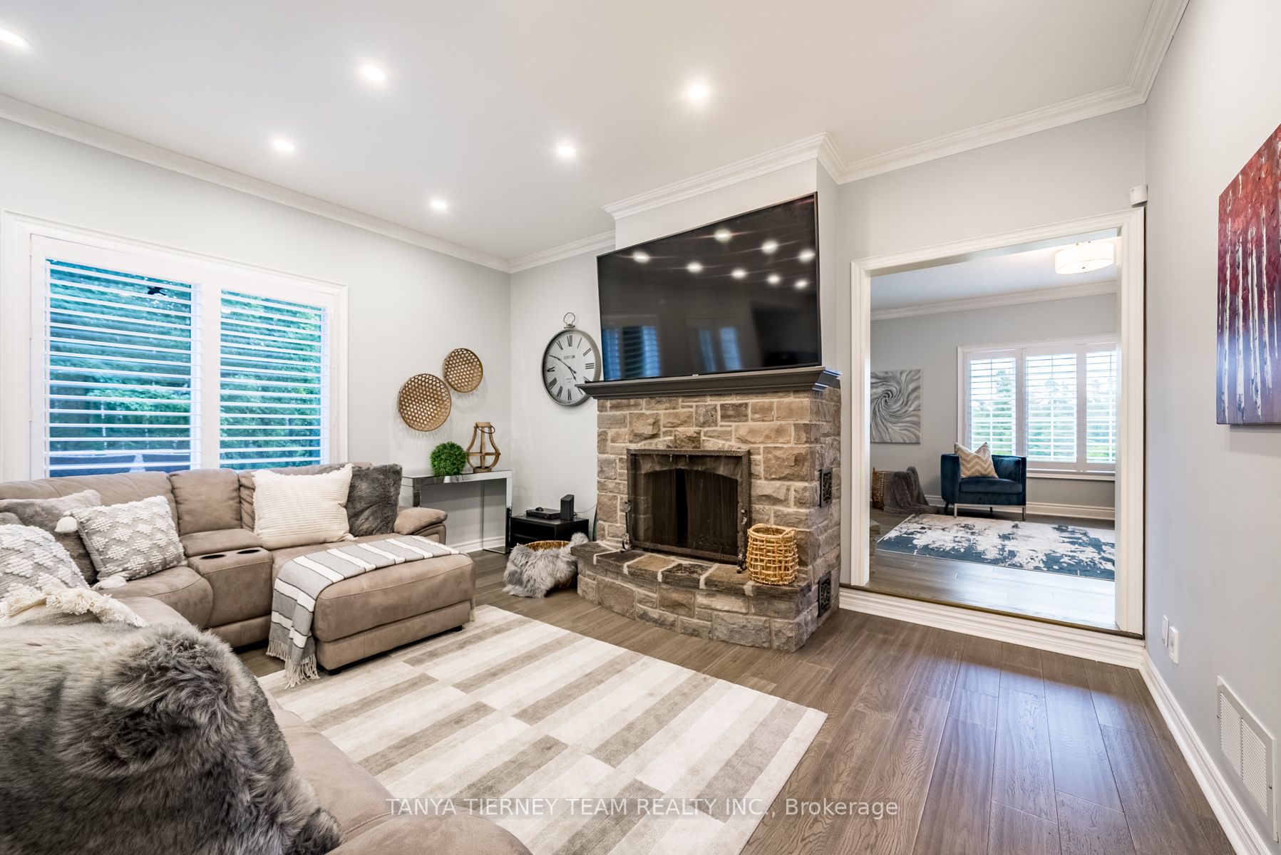 4 Woodbridge Circ