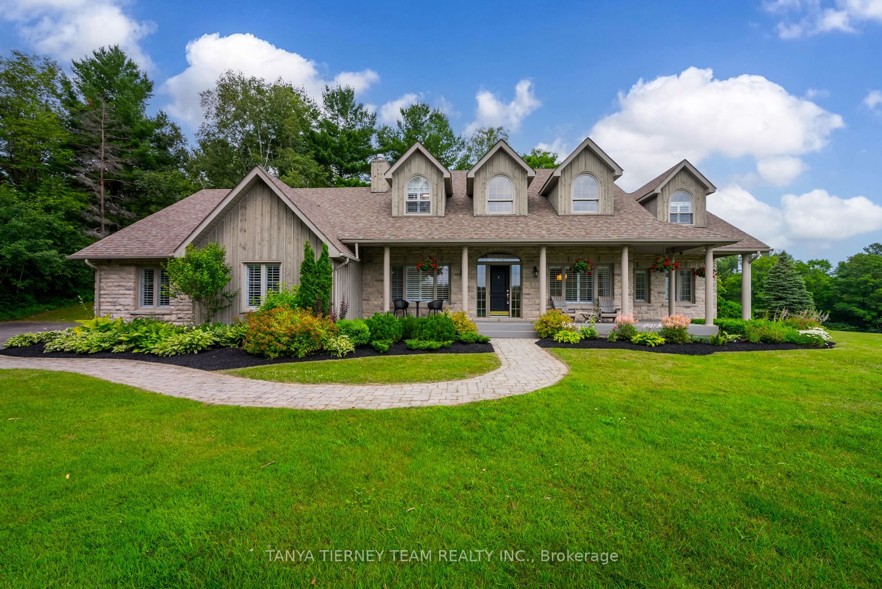 4 Woodbridge Circ