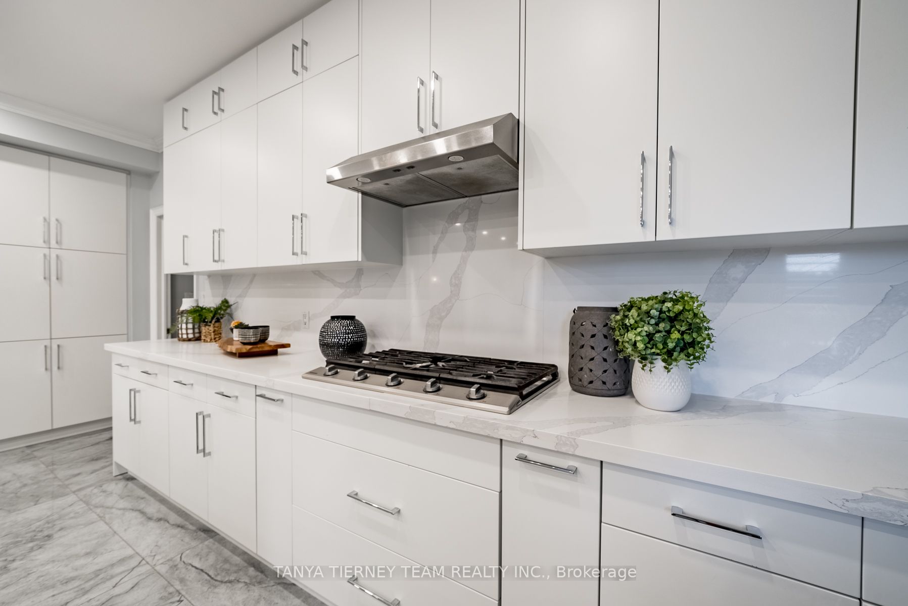 4 Woodbridge Circ
