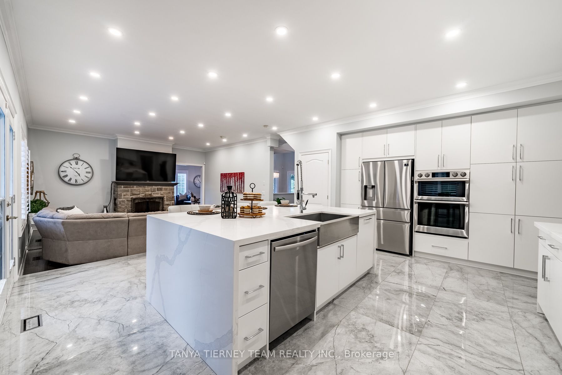 4 Woodbridge Circ
