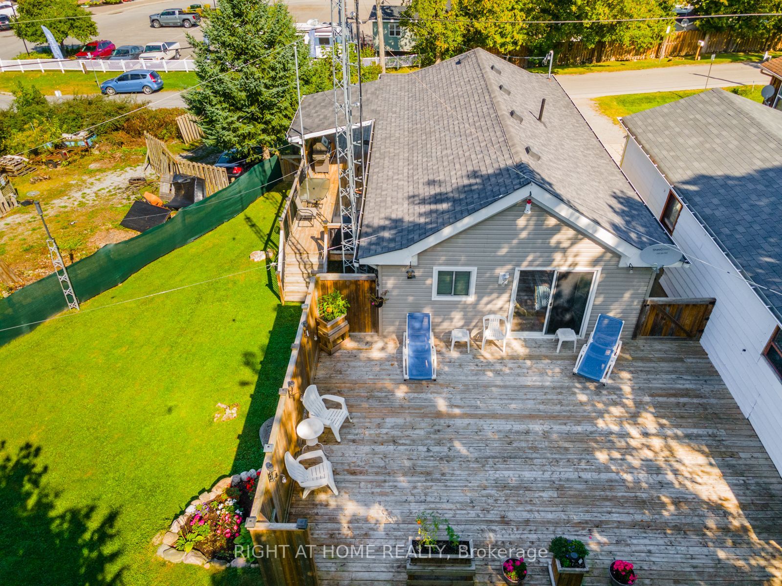 202 Platten Blvd W