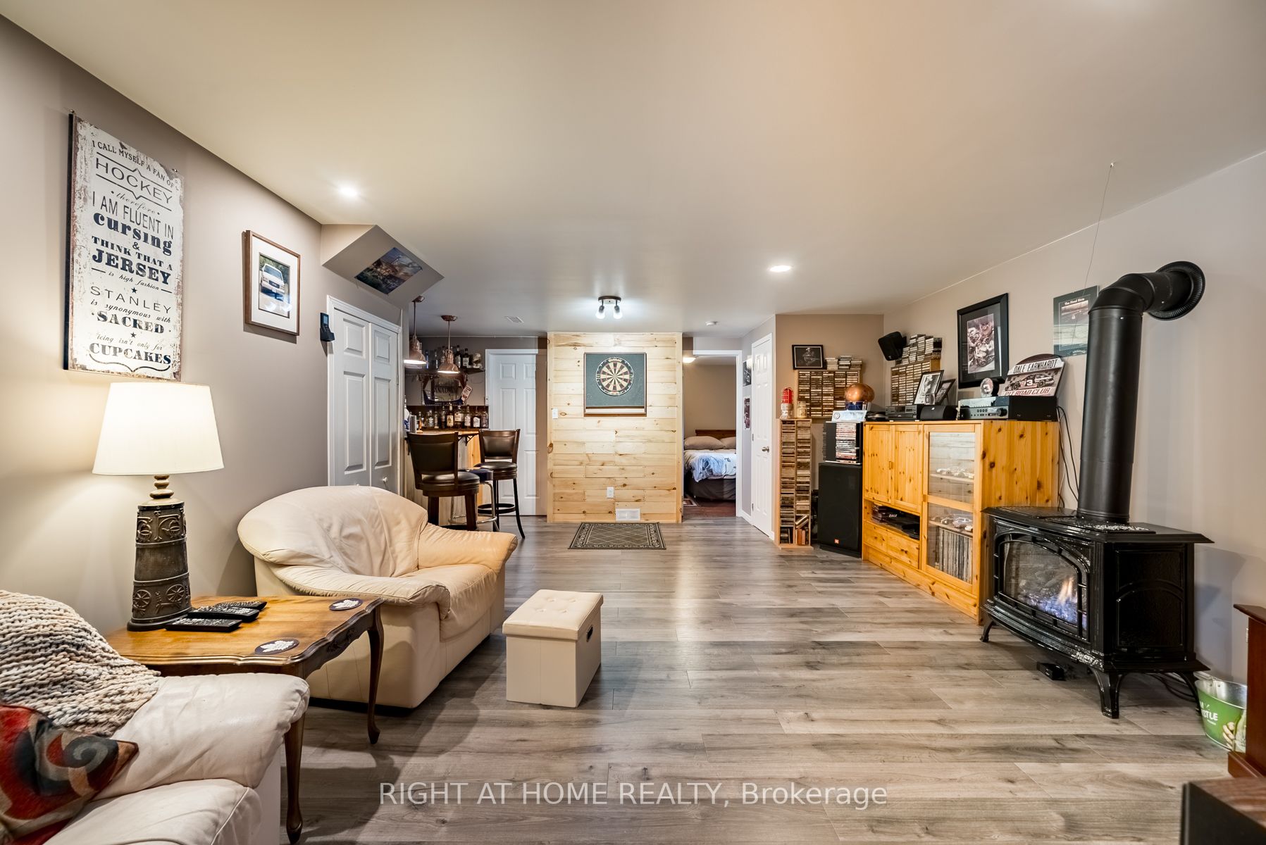 202 Platten Blvd W