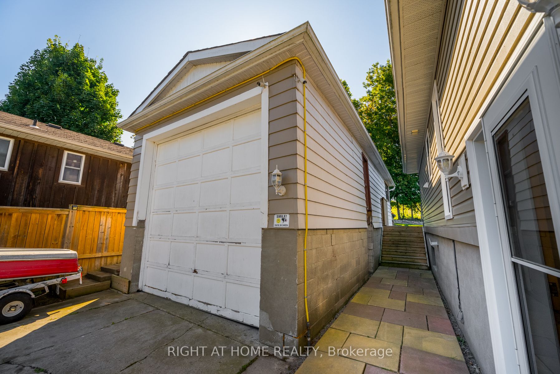 202 Platten Blvd W
