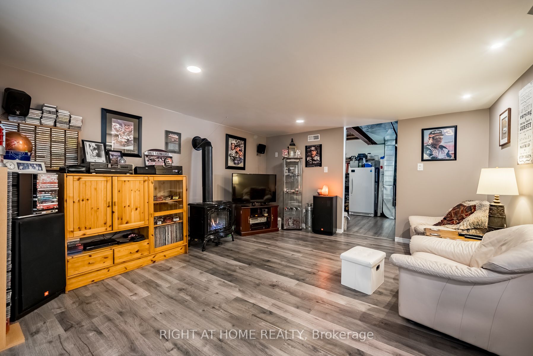 202 Platten Blvd W