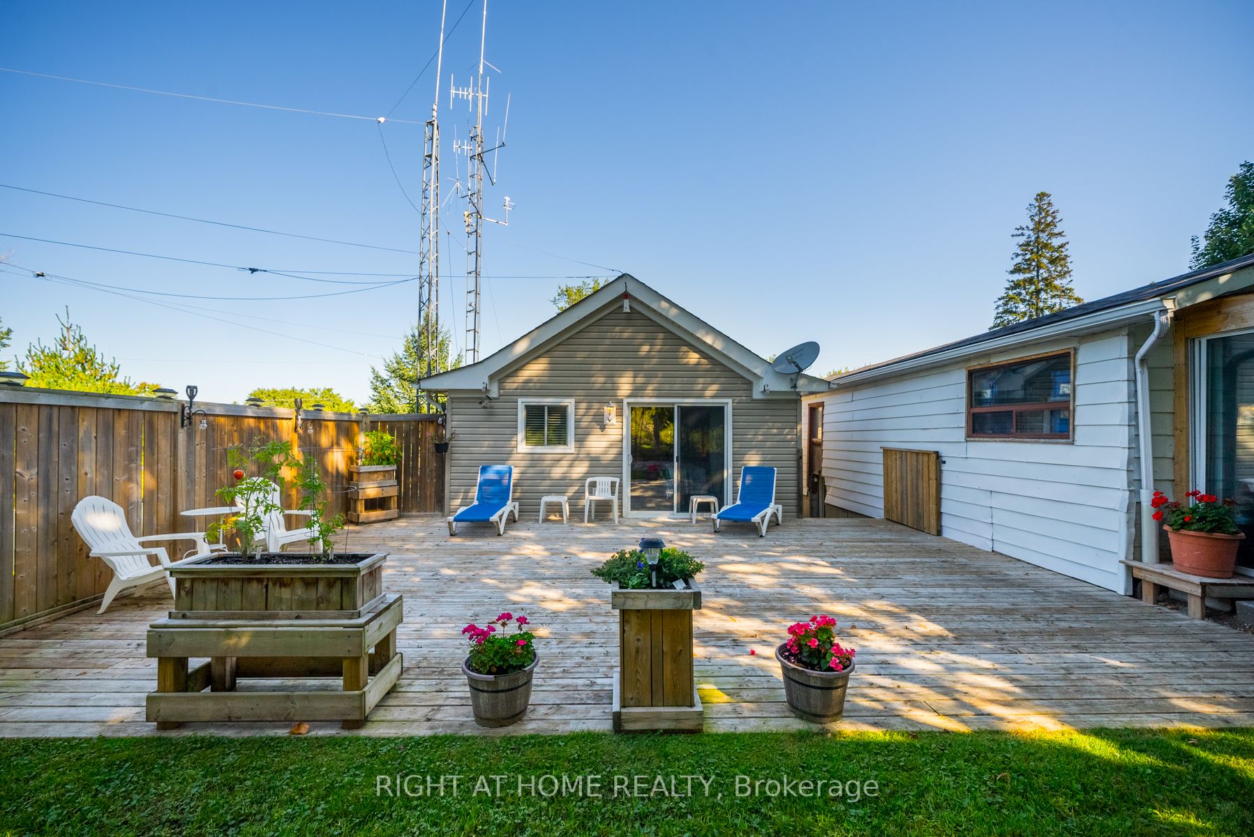 202 Platten Blvd W
