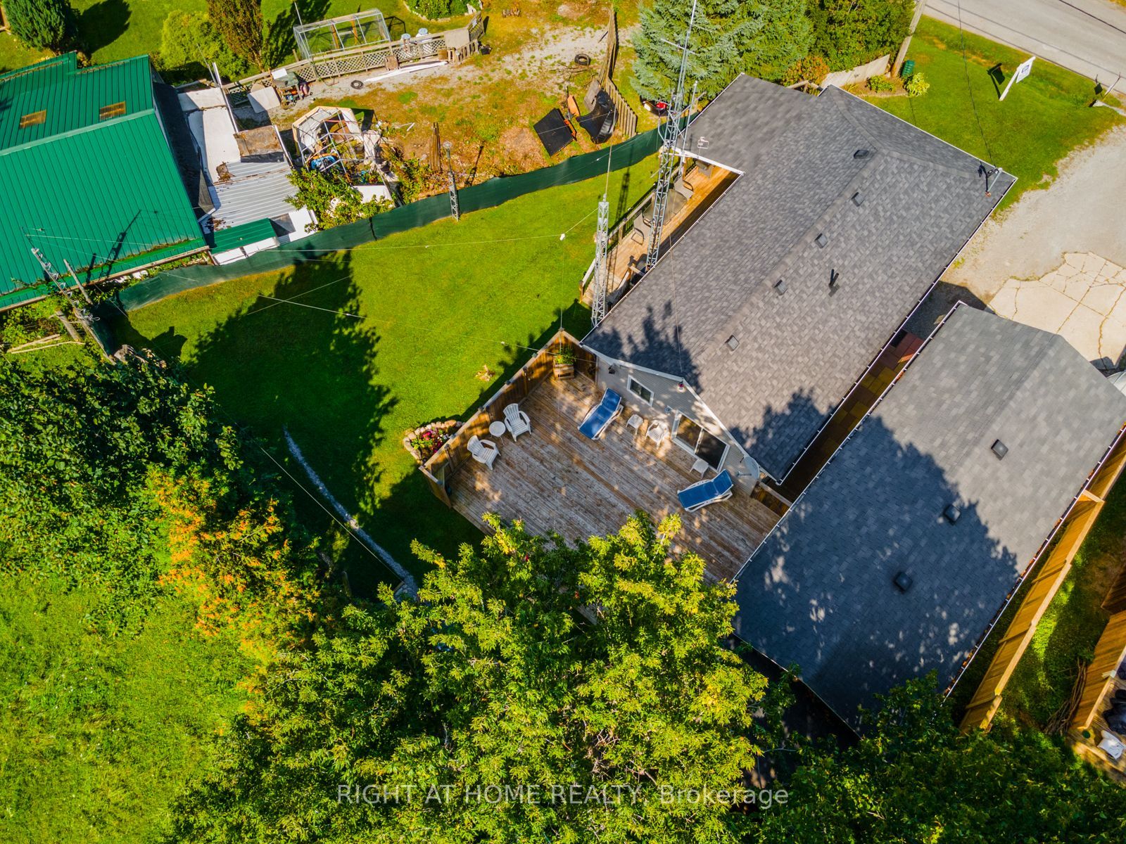 202 Platten Blvd W