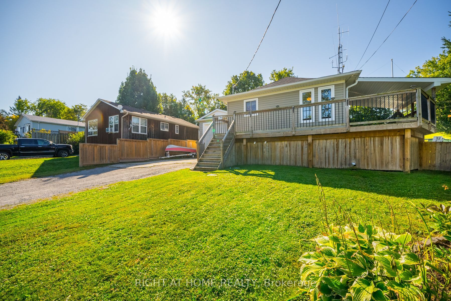202 Platten Blvd W