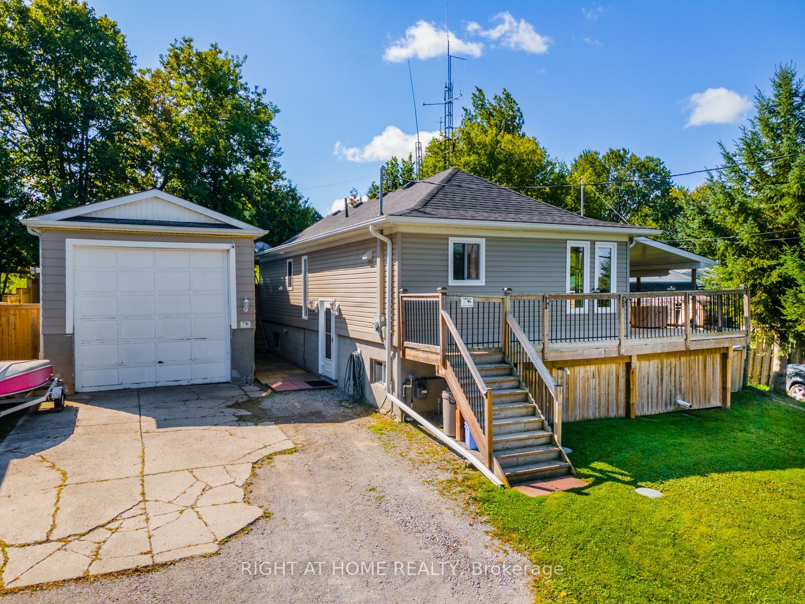 202 Platten Blvd W
