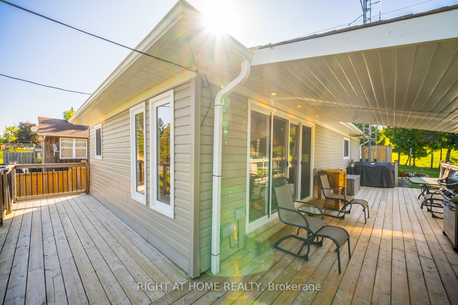 202 Platten Blvd W