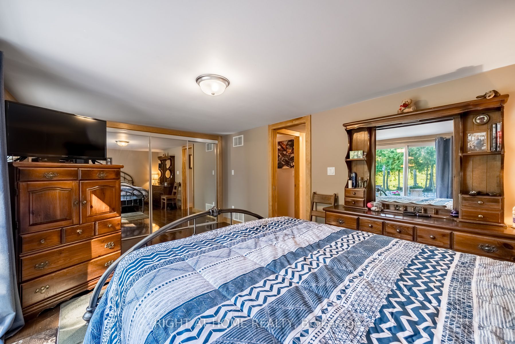 202 Platten Blvd W