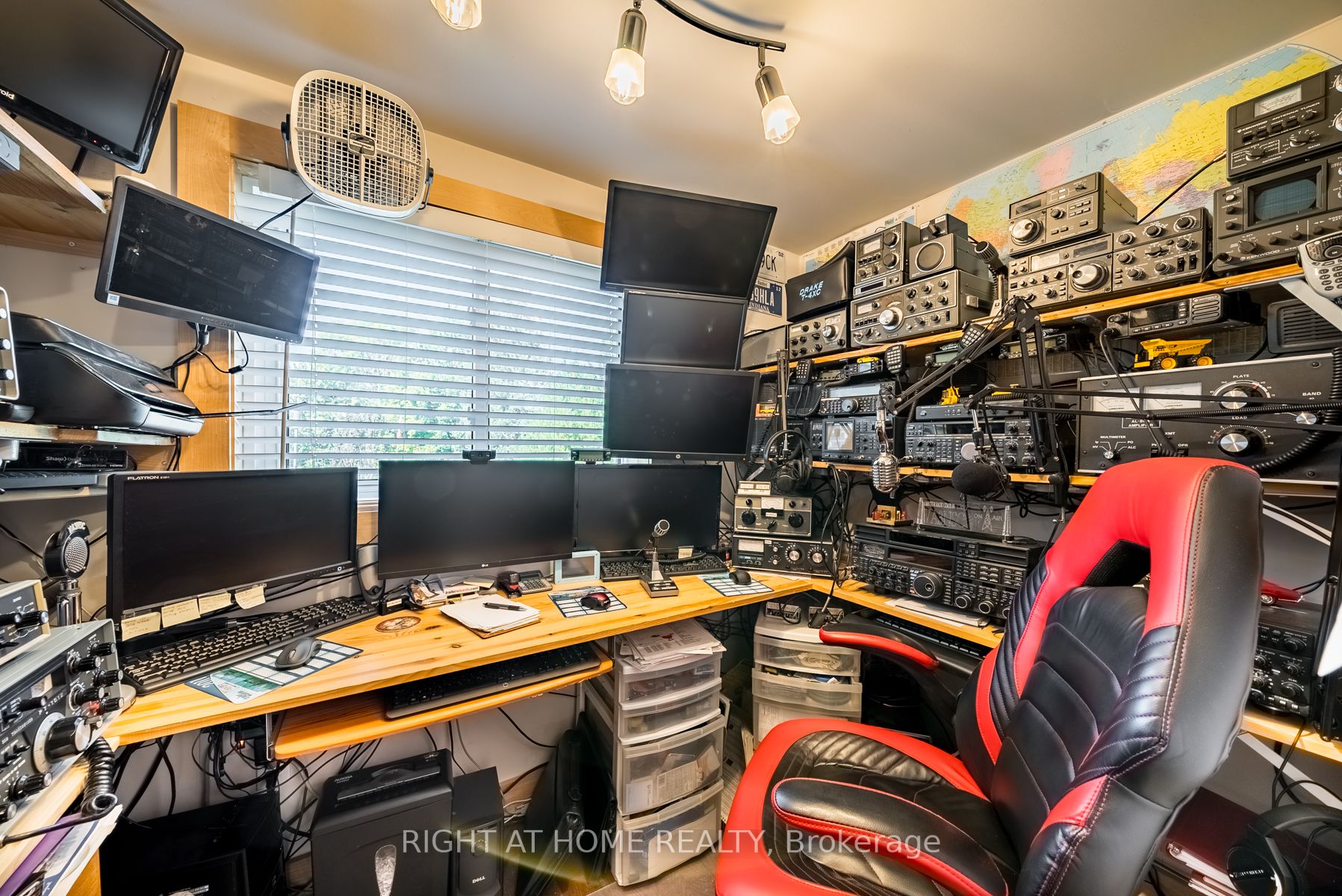 202 Platten Blvd W