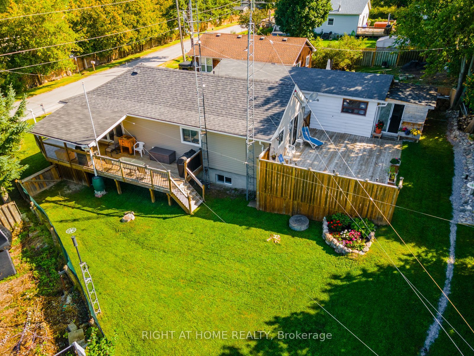 202 Platten Blvd W