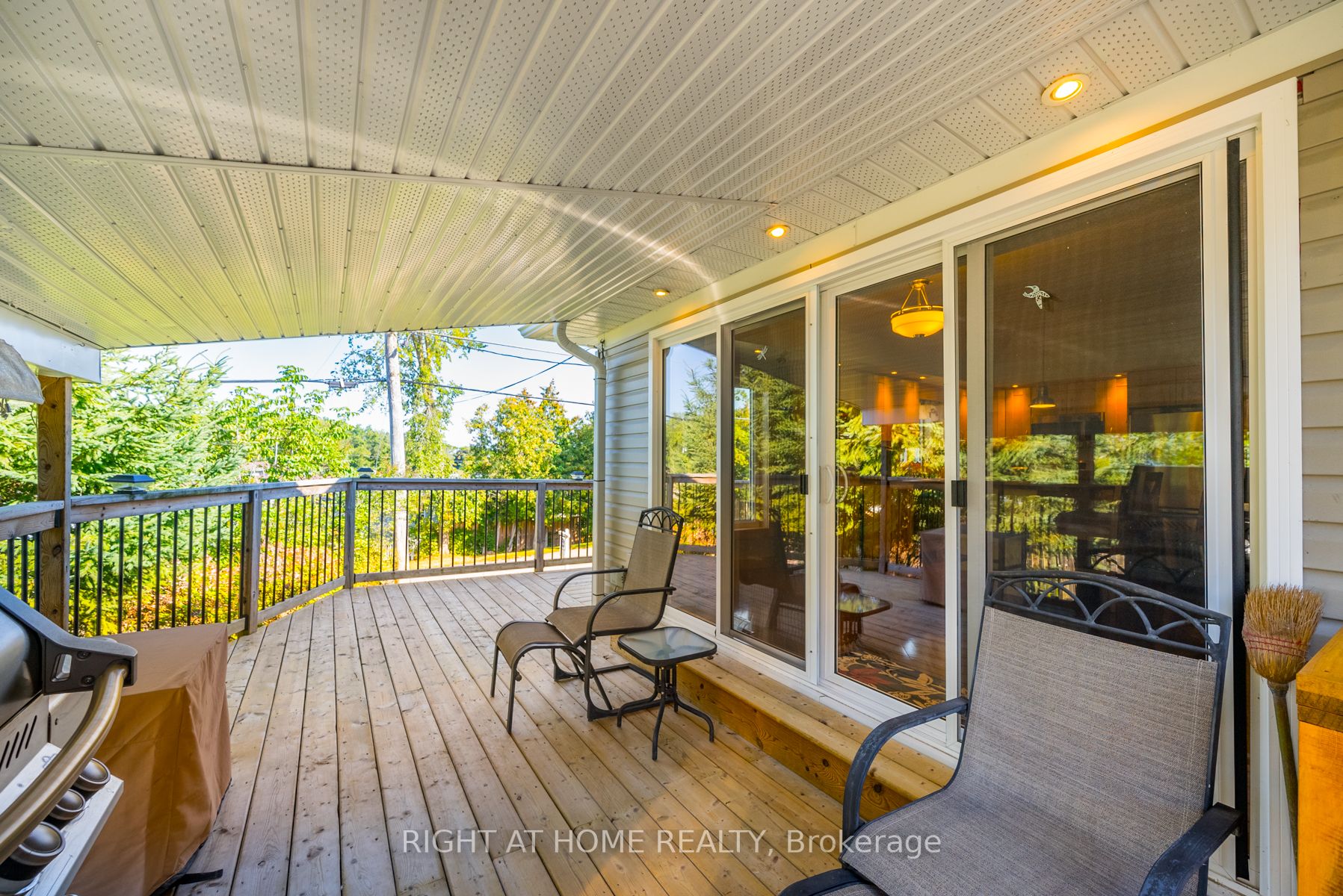 202 Platten Blvd W