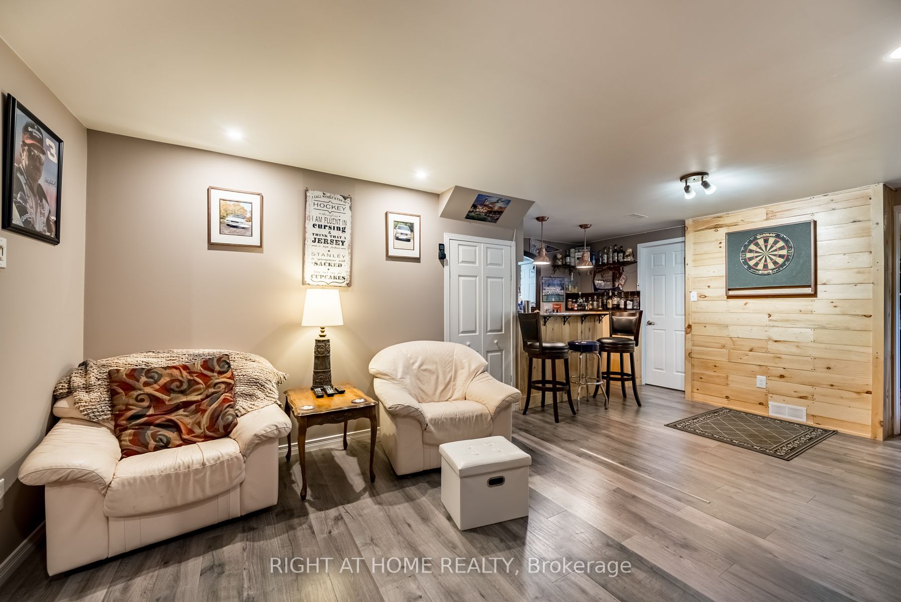 202 Platten Blvd W