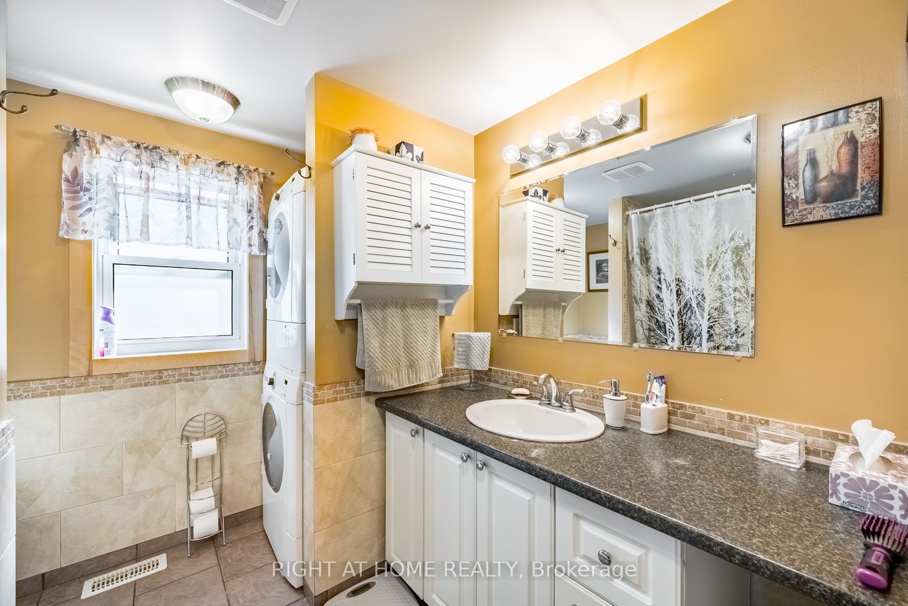 202 Platten Blvd W