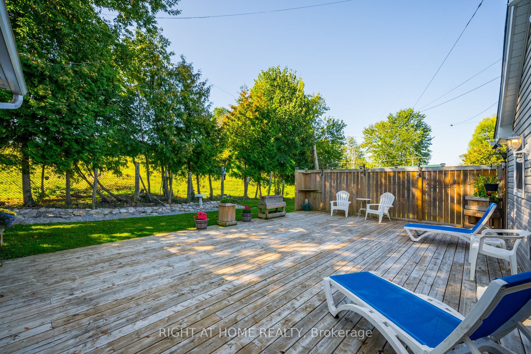 202 Platten Blvd W