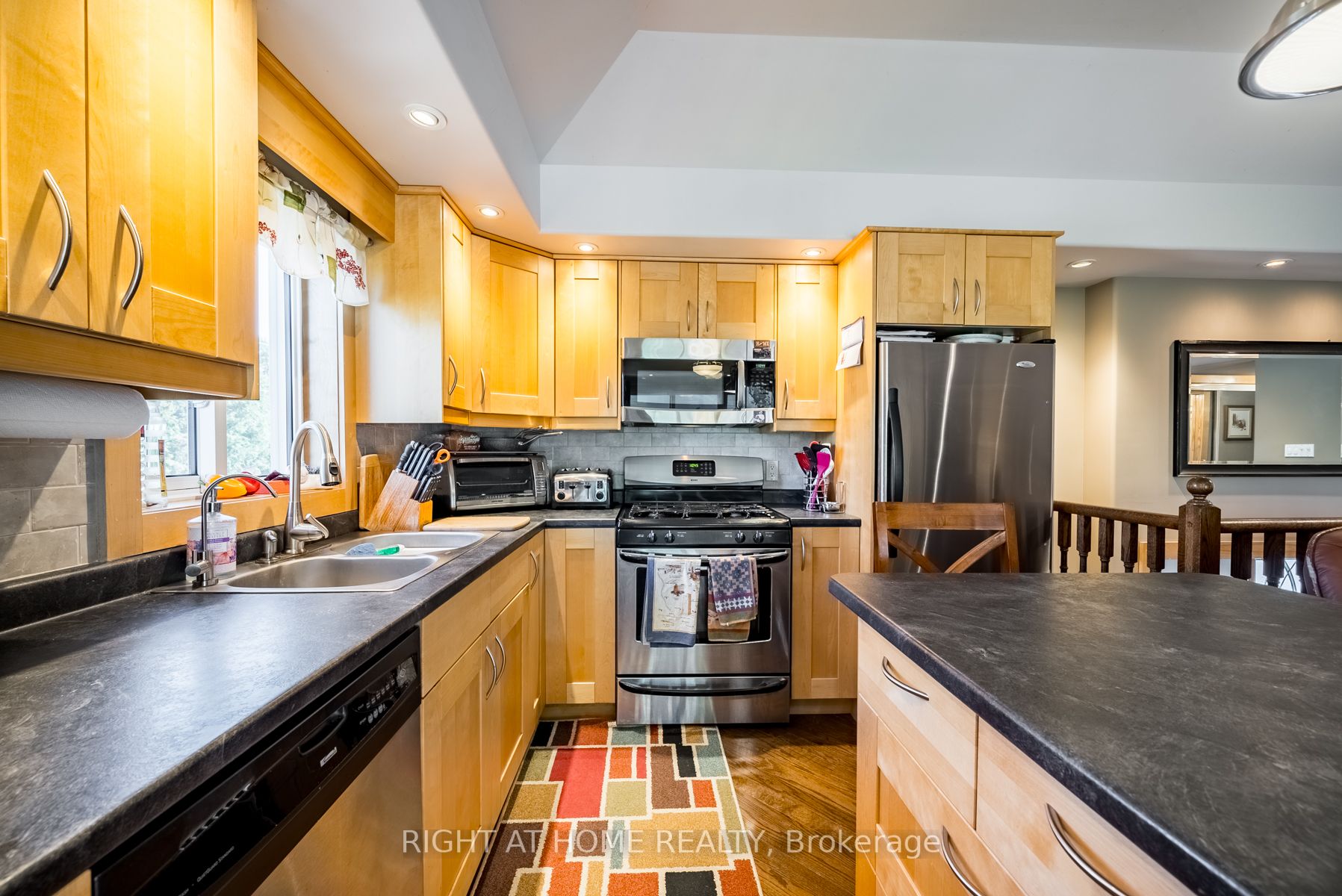 202 Platten Blvd W