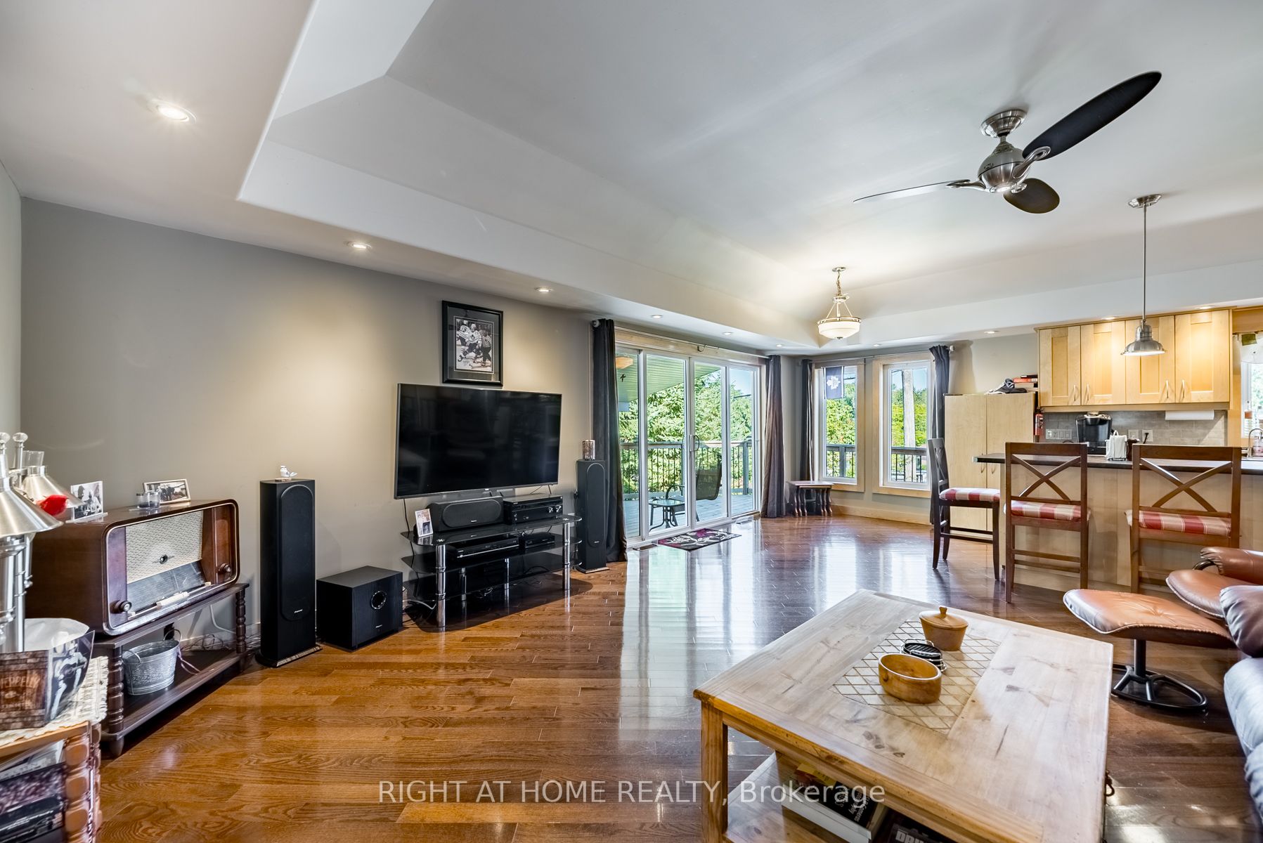 202 Platten Blvd W