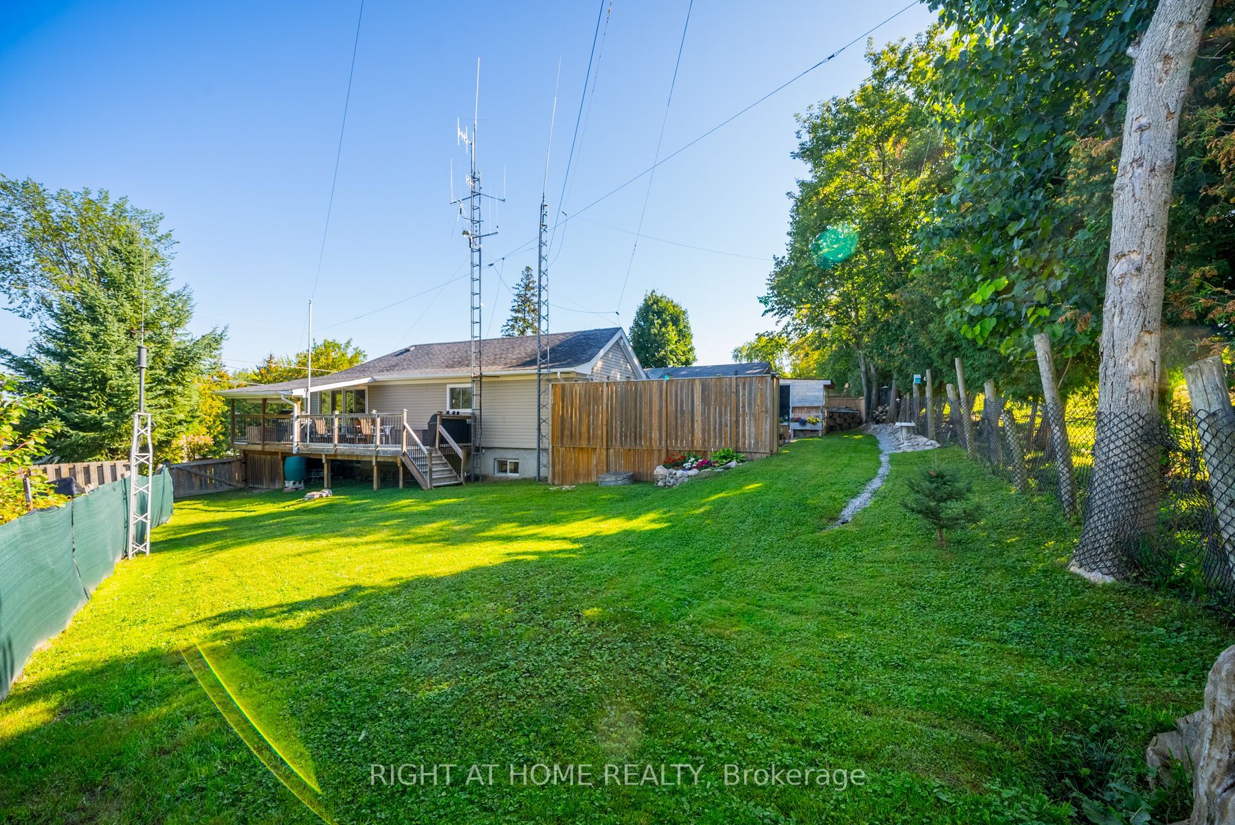 202 Platten Blvd W